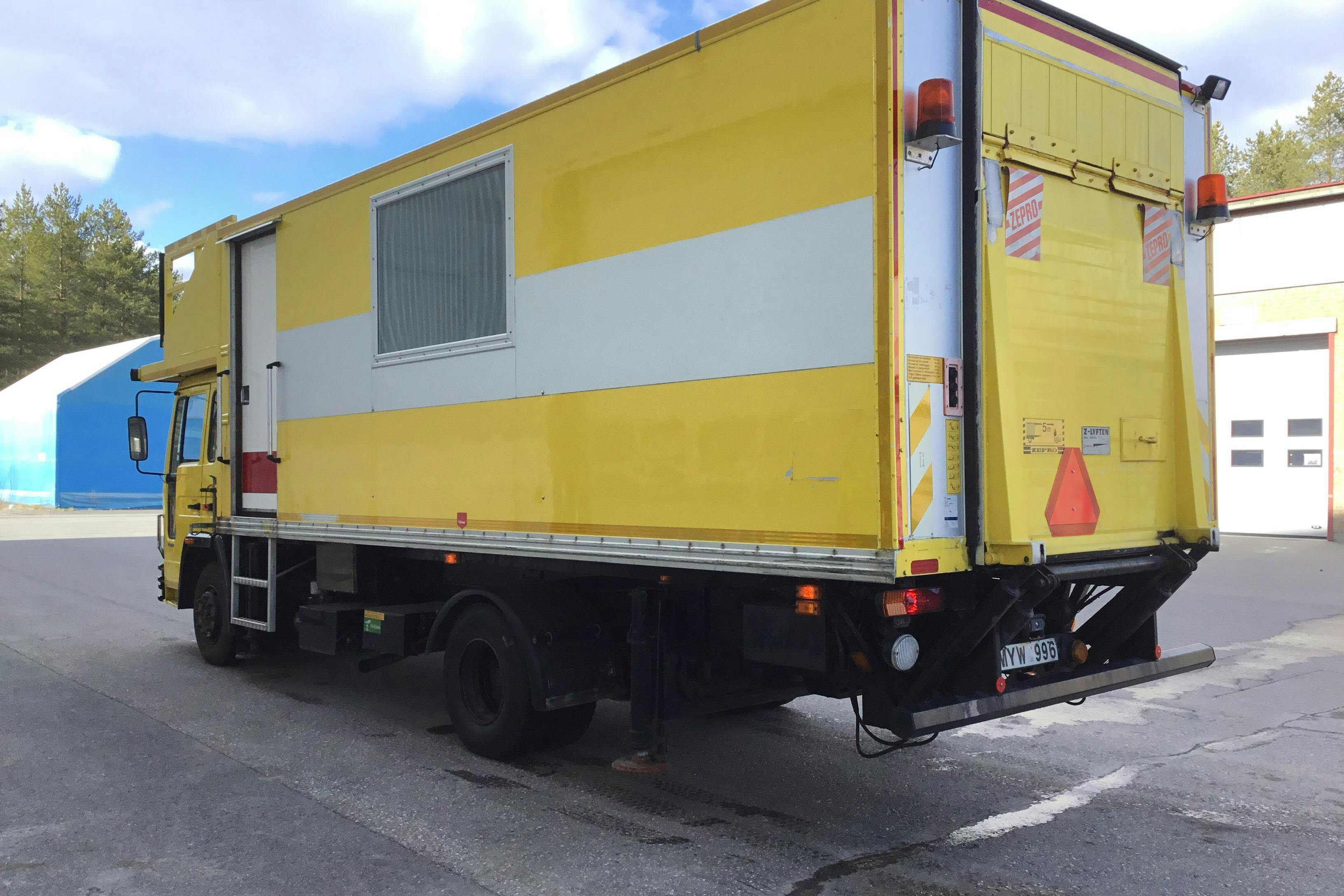 Volvo FL611 Omlastningsfordon - 252 198 km - Automat - gul - 1987