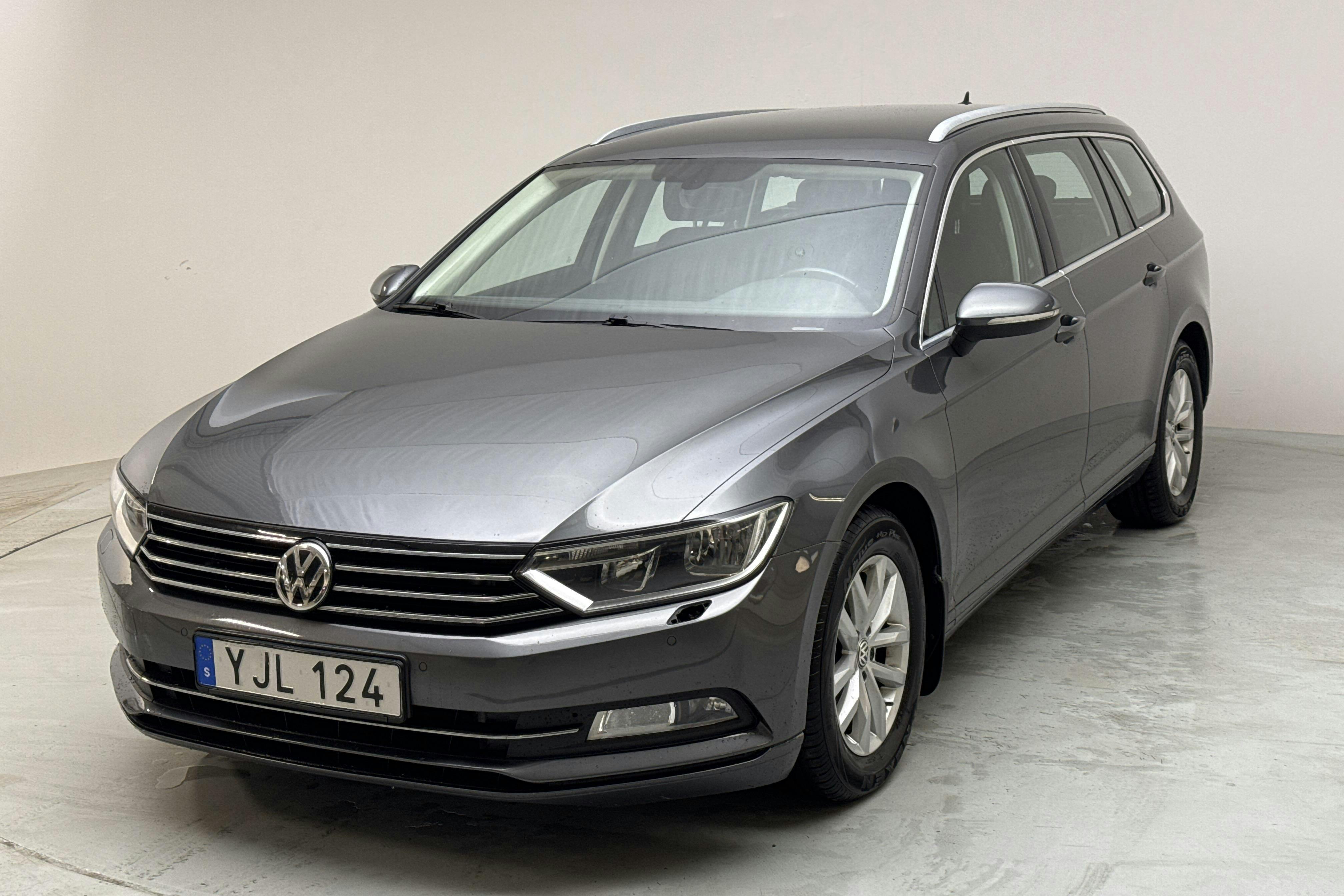 VW Passat 2.0 TDI Sportscombi (150hk) - 12 700 mil - Automat - Dark Grey - 2017