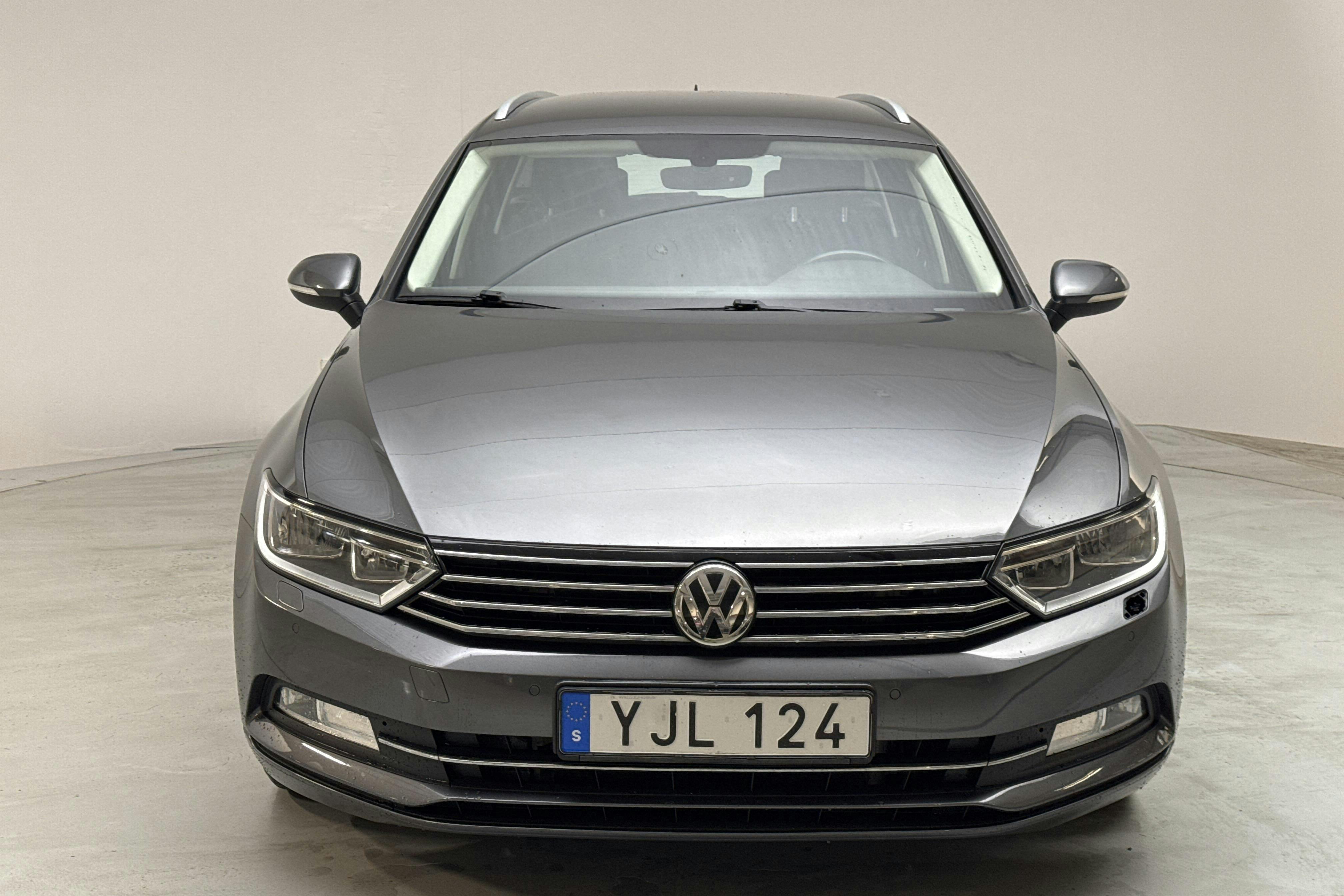 VW Passat 2.0 TDI Sportscombi (150hk) - 12 700 mil - Automat - Dark Grey - 2017