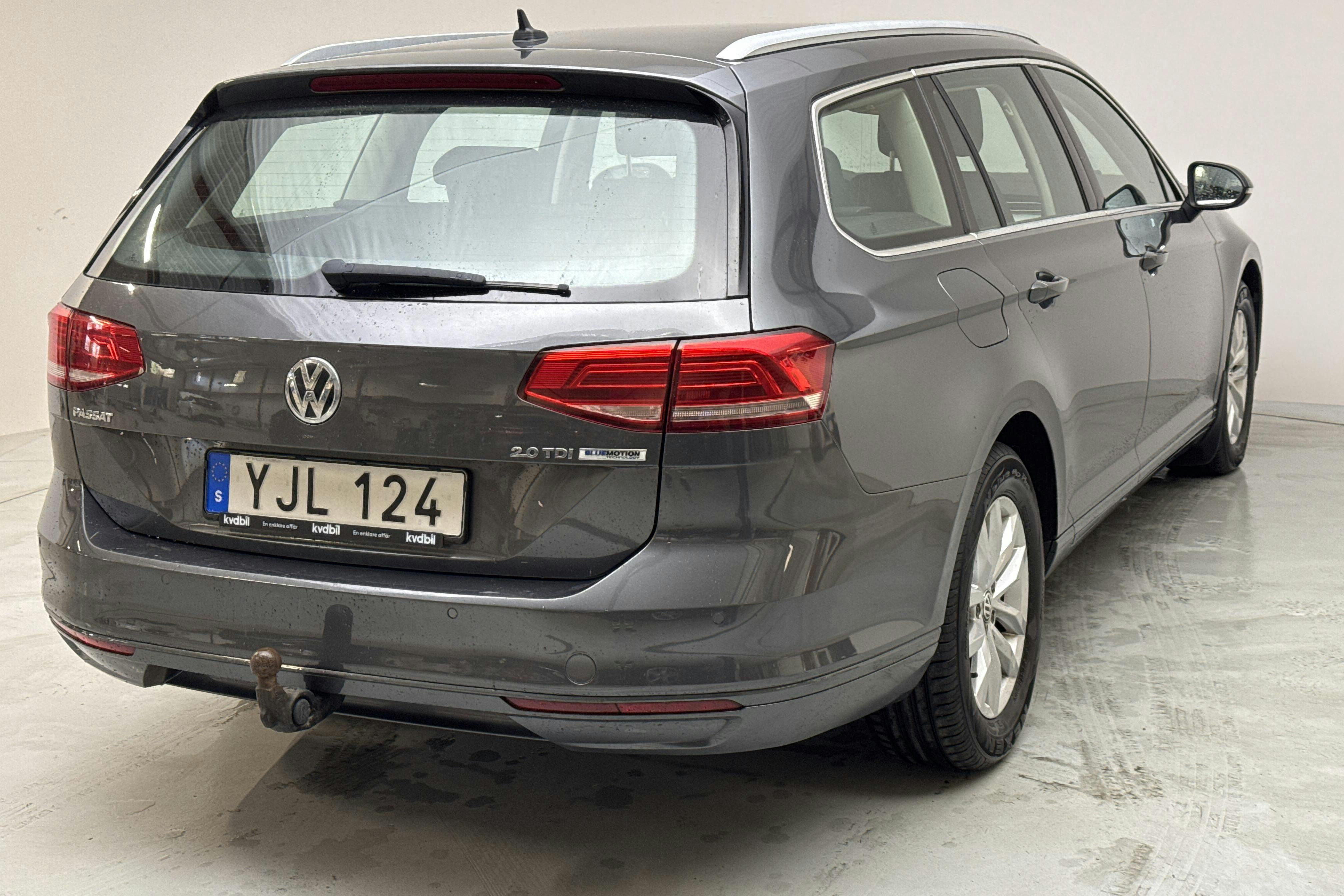 VW Passat 2.0 TDI Sportscombi (150hk) - 12 700 mil - Automat - Dark Grey - 2017