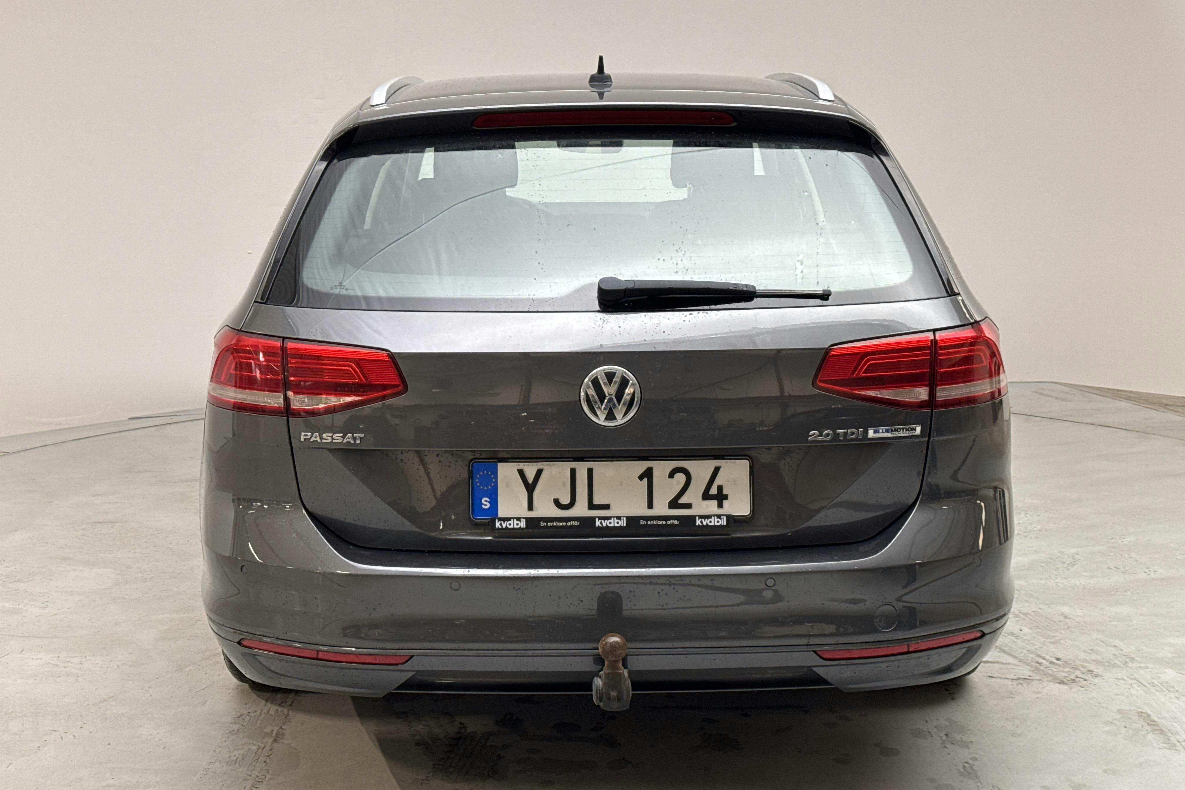 VW Passat 2.0 TDI Sportscombi (150hk) - 12 700 mil - Automat - Dark Grey - 2017