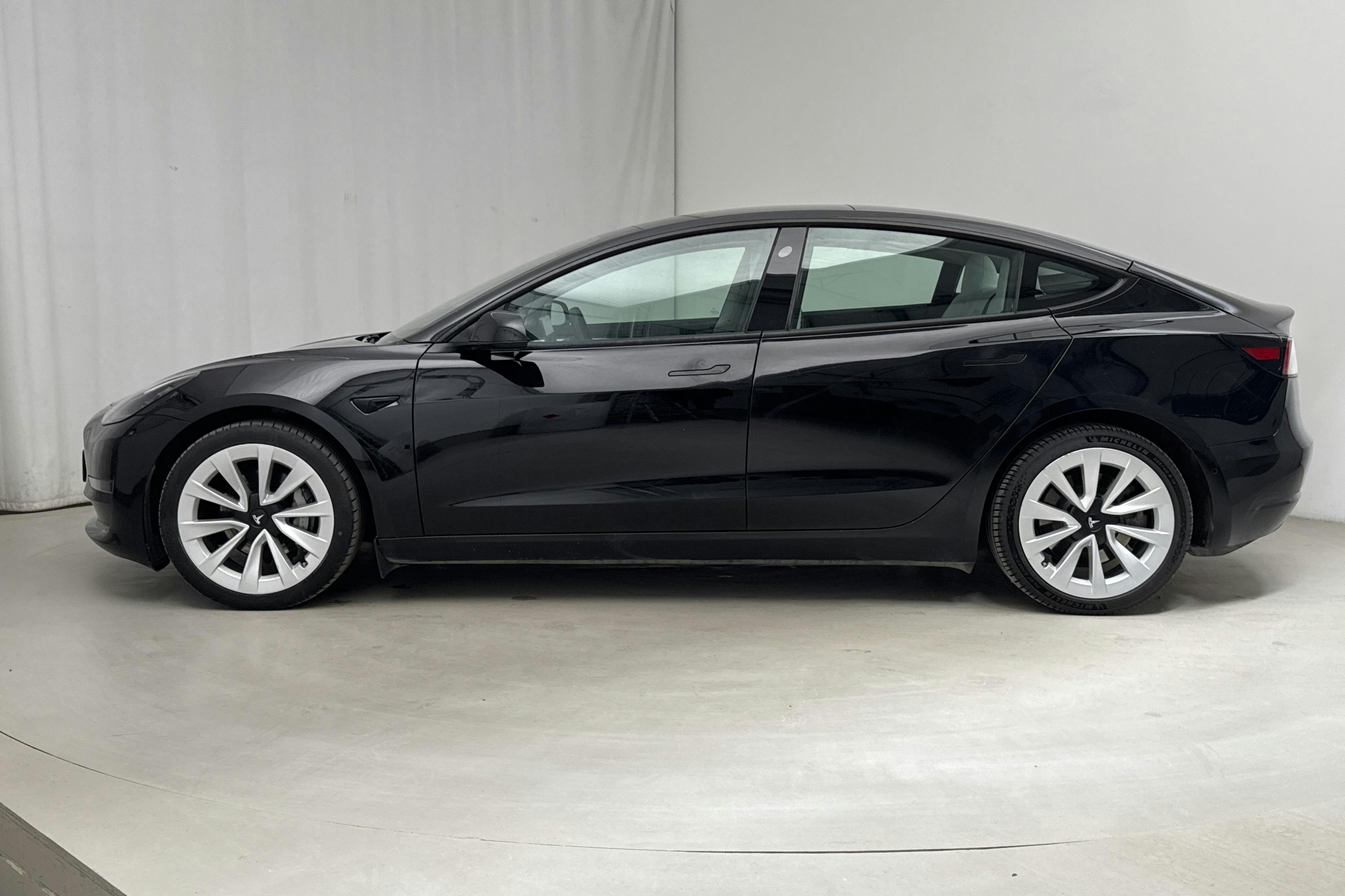 Tesla Model 3 Long Range Dual Motor AWD - 55 670 km - Automaattinen - musta - 2021