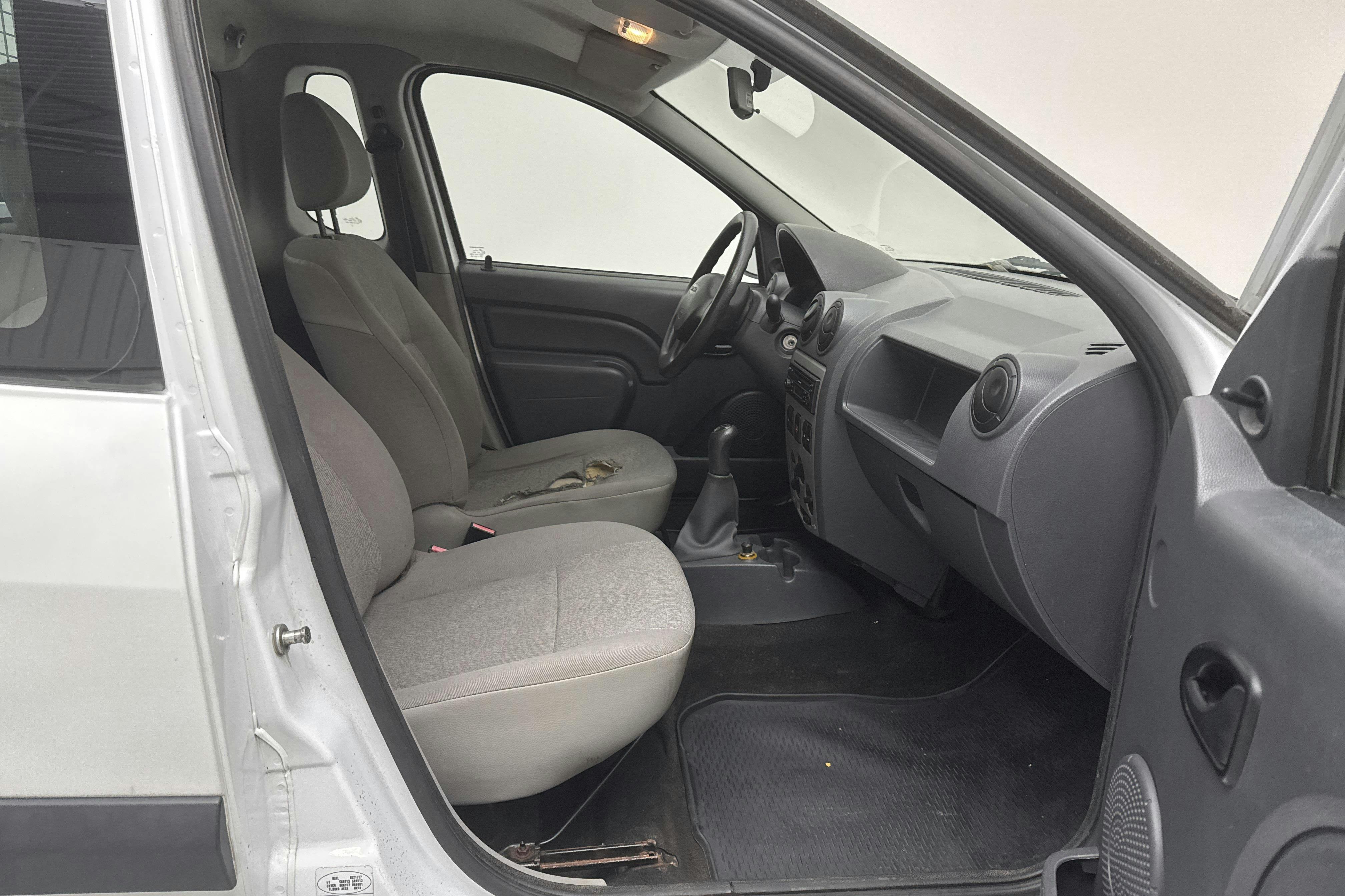 Dacia Logan 1.5 dCi Eco2 Pickup (90hk) - 117 260 km - Manualna - biały - 2011