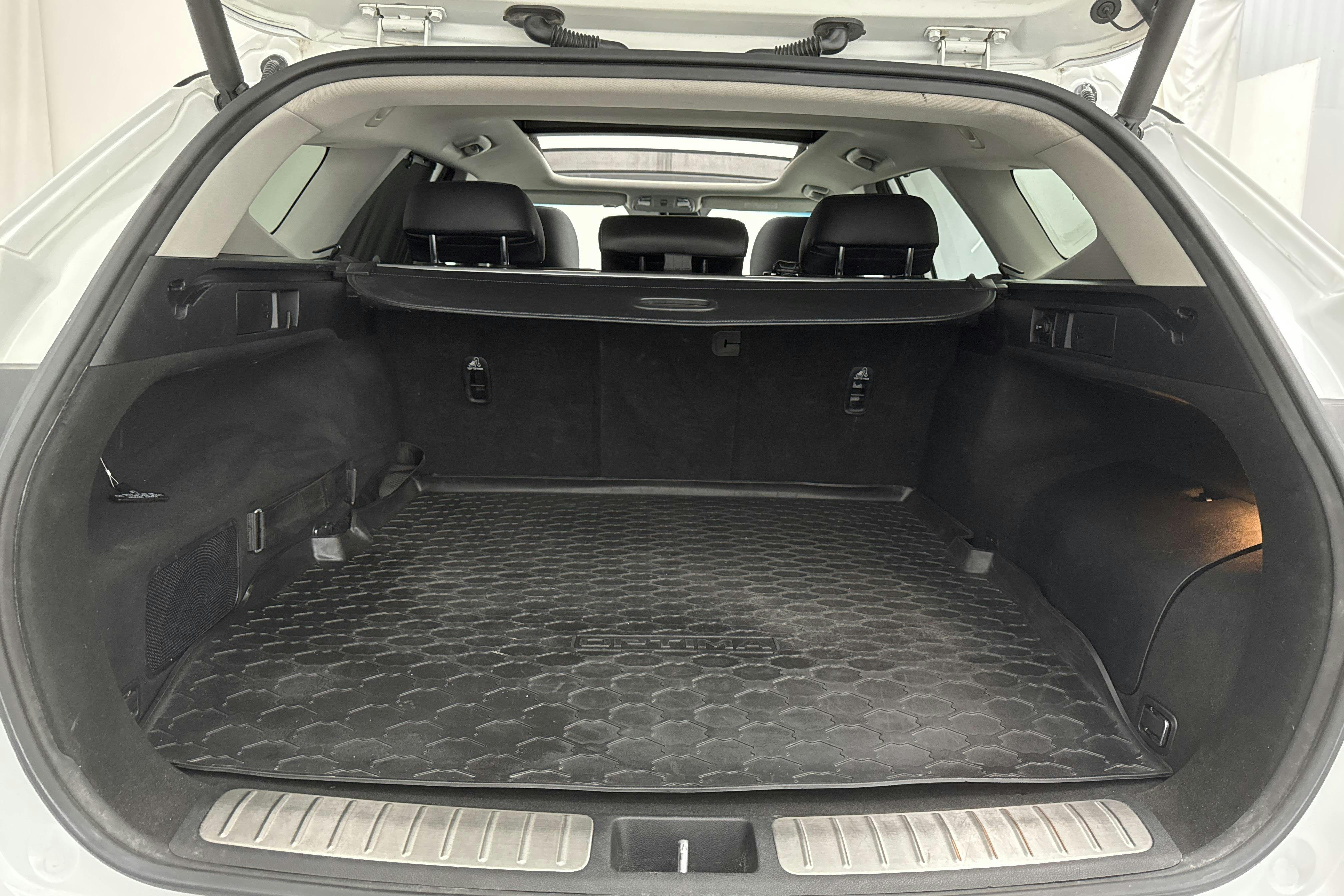 KIA Optima 2.0 GDi Plug-in Hybrid SW (205hk) - 130 880 km - Automatic - white - 2020
