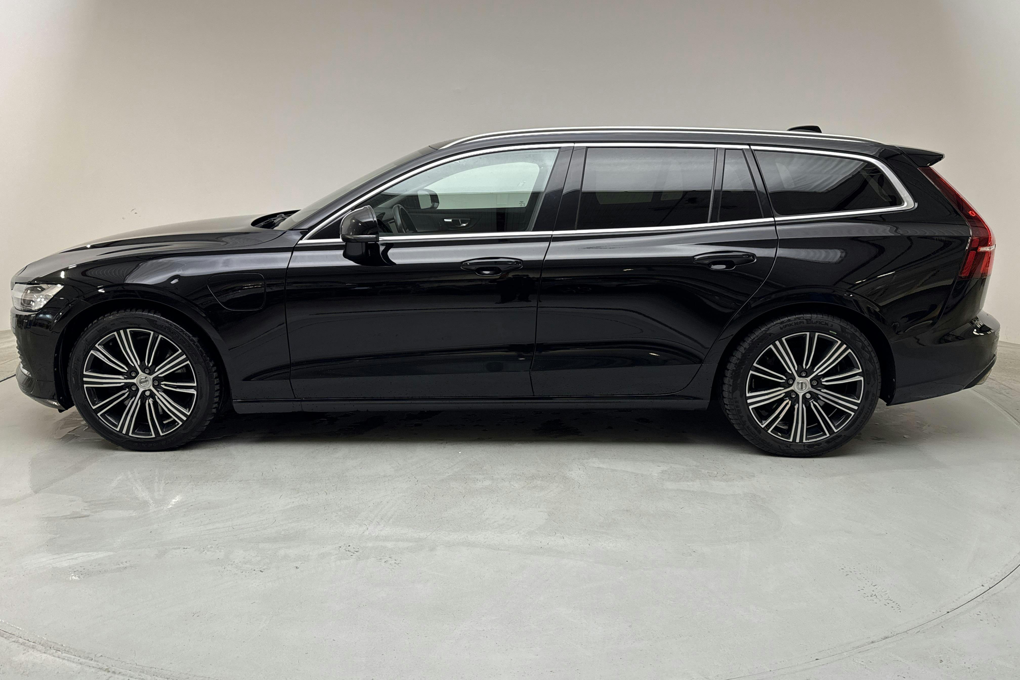 Volvo V60 T6 AWD Twin Engine (340hk) - 20 255 mil - Automat - svart - 2021
