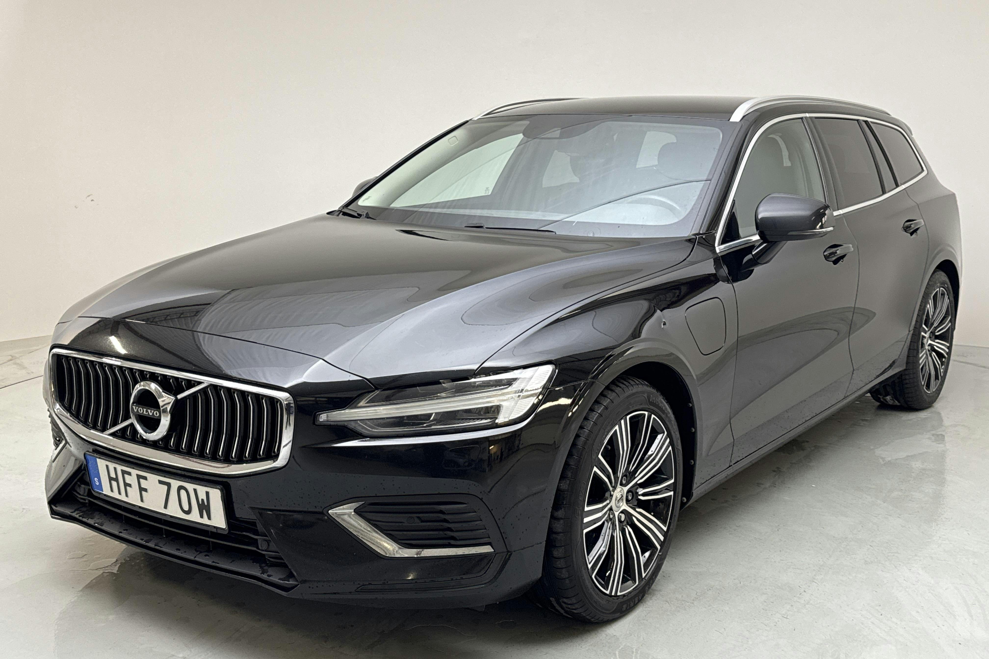Volvo V60 T6 AWD Twin Engine (340hk) - 20 255 mil - Automat - svart - 2021