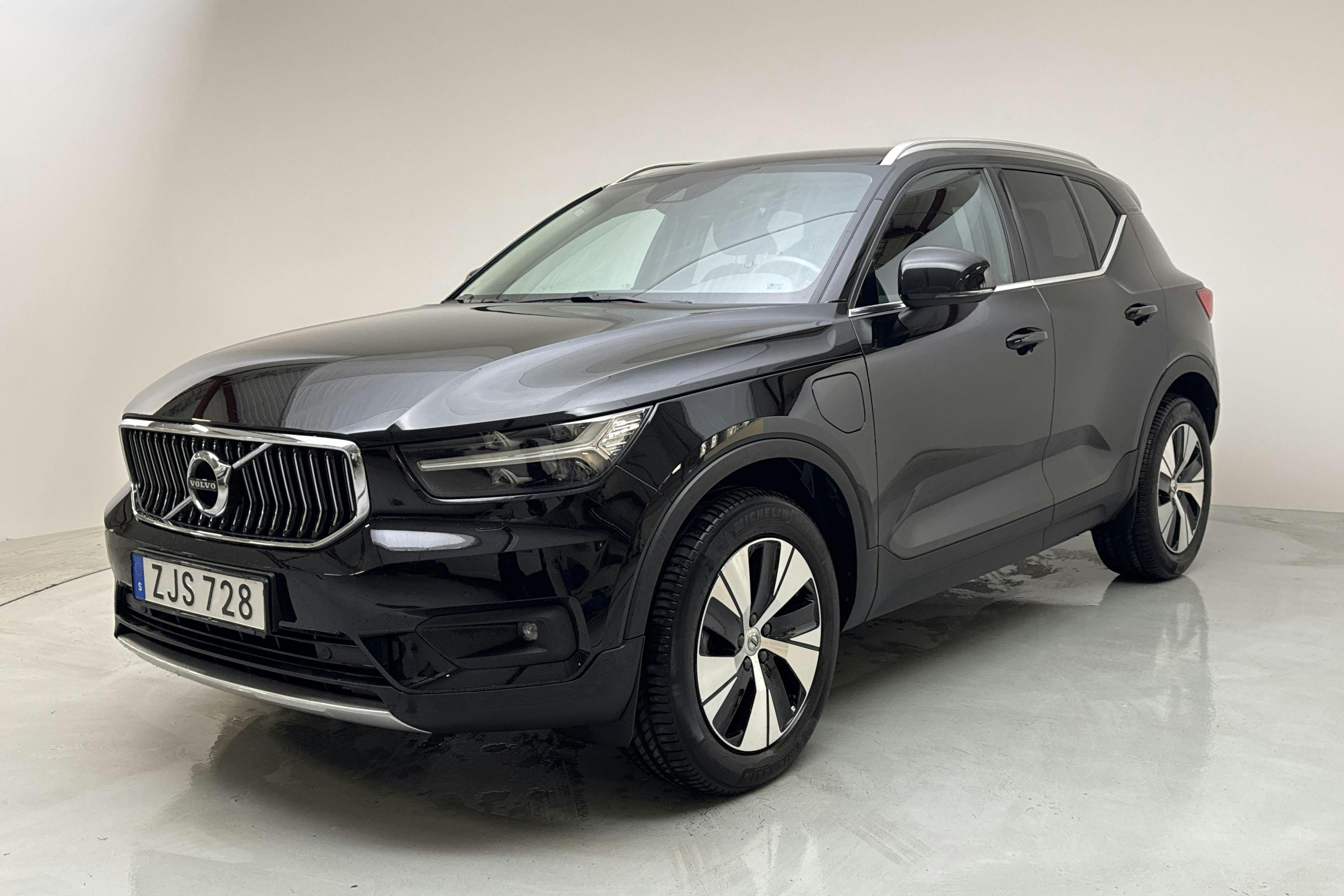 Volvo XC40 T4 2WD Twin Engine (211hk) - 3 893 mil - Automat - svart - 2021