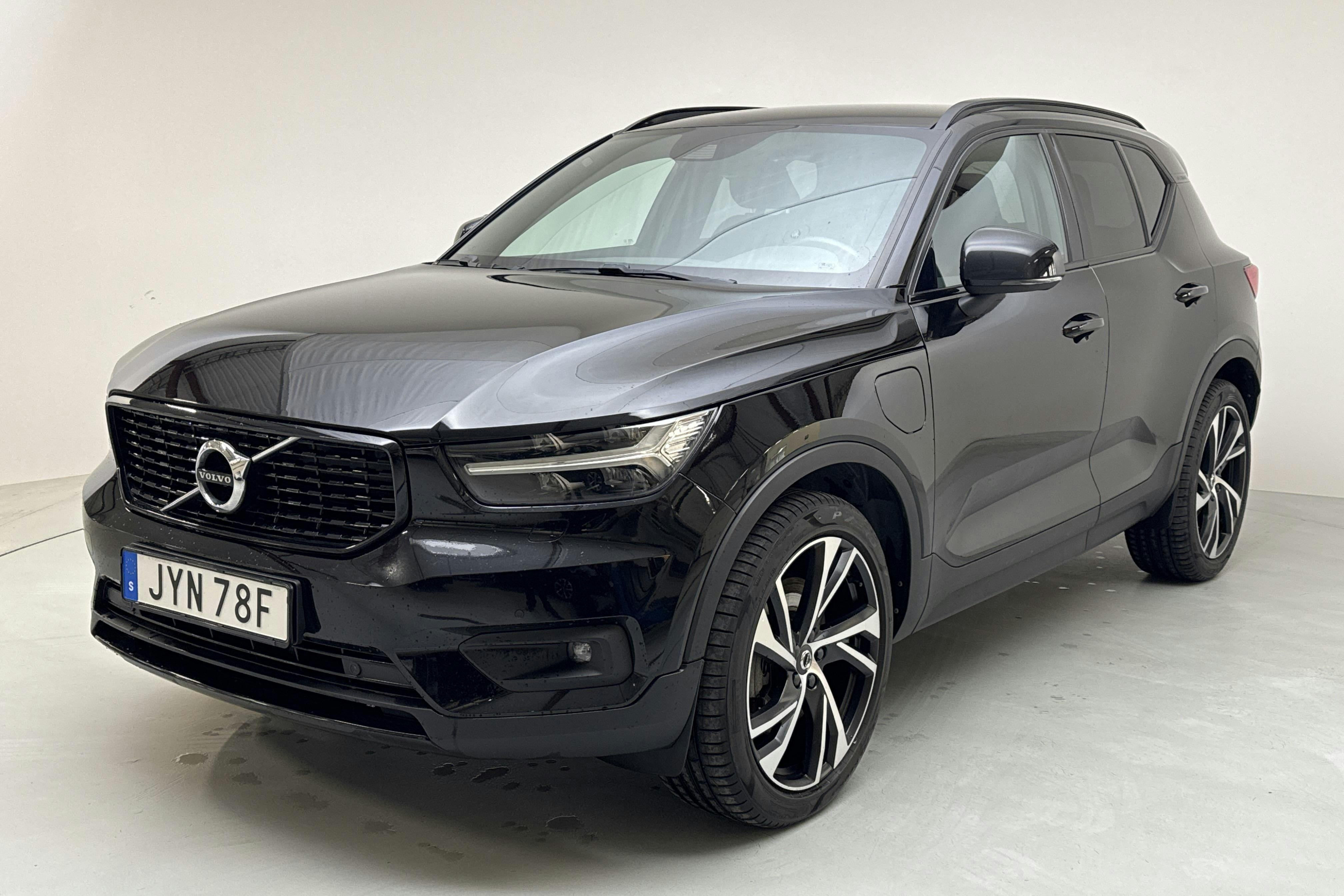 Volvo XC40 T5 2WD Twin Engine (262hk) - 10 303 mil - Automat - svart - 2021
