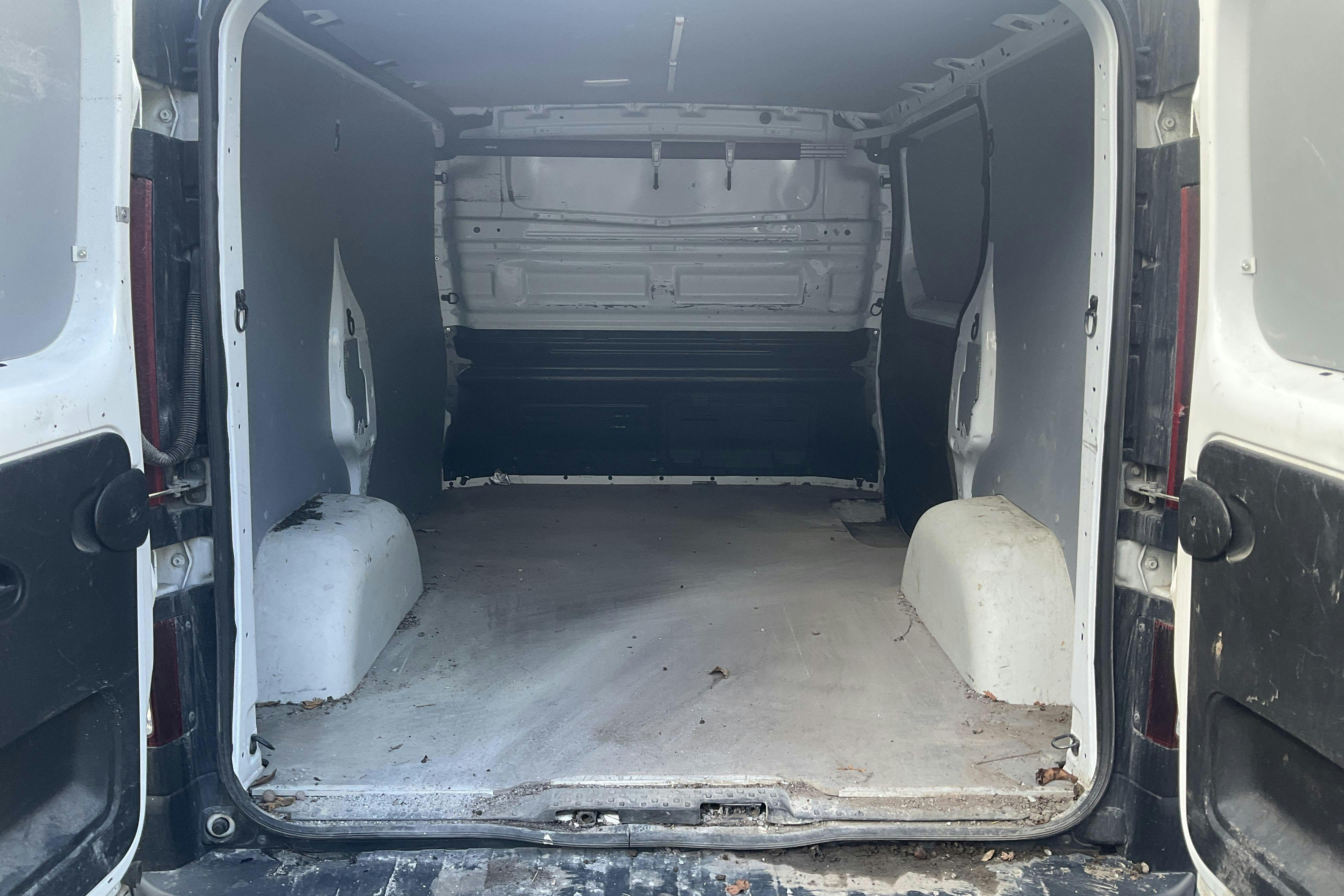 Opel Vivaro 1.6 BITURBO (125hk) - 14 706 mil - Manuell - vit - 2018