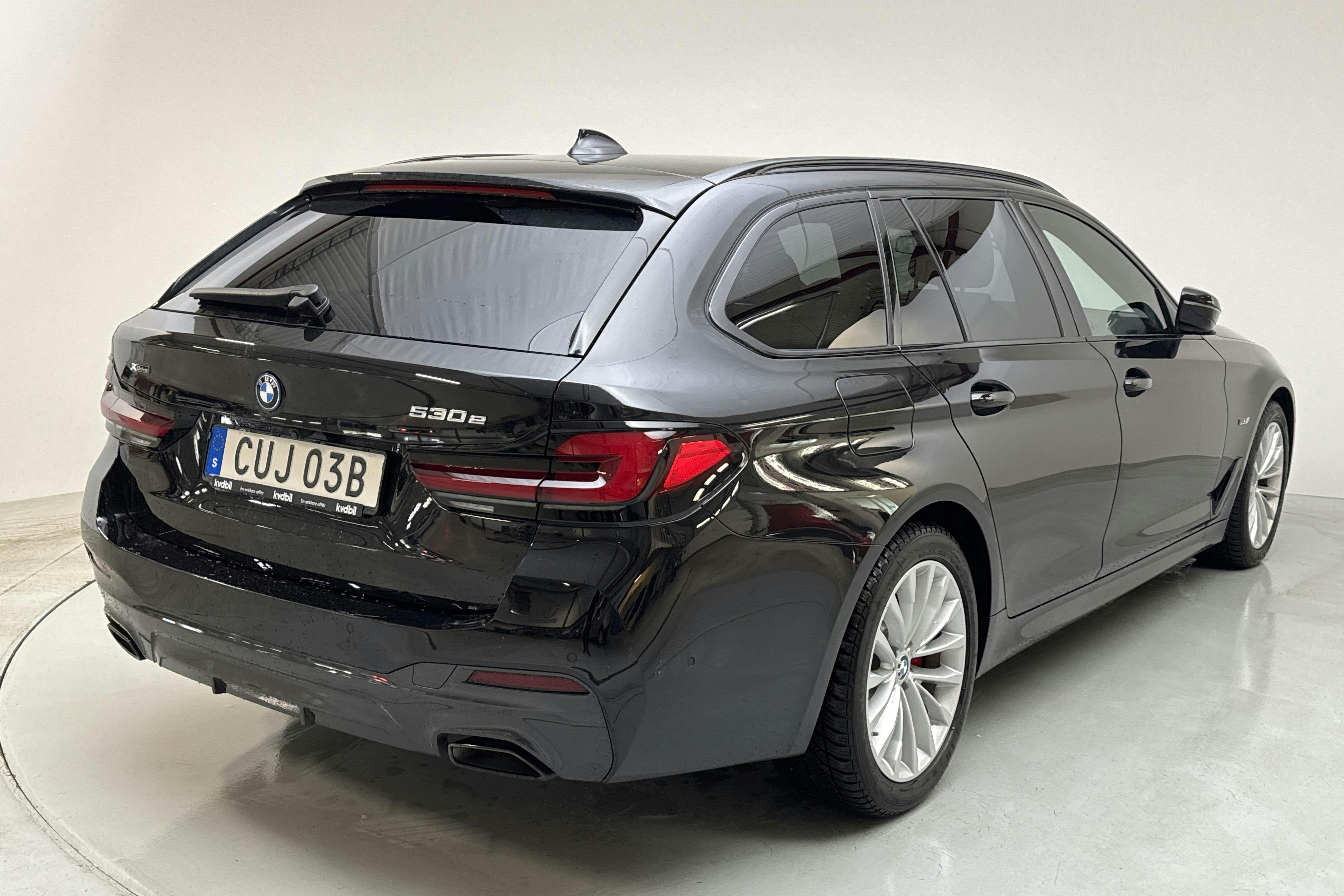 BMW 530e xDrive Touring, G31 12kWh LCI (292hk) - 2 677 mil - Automat - svart - 2024