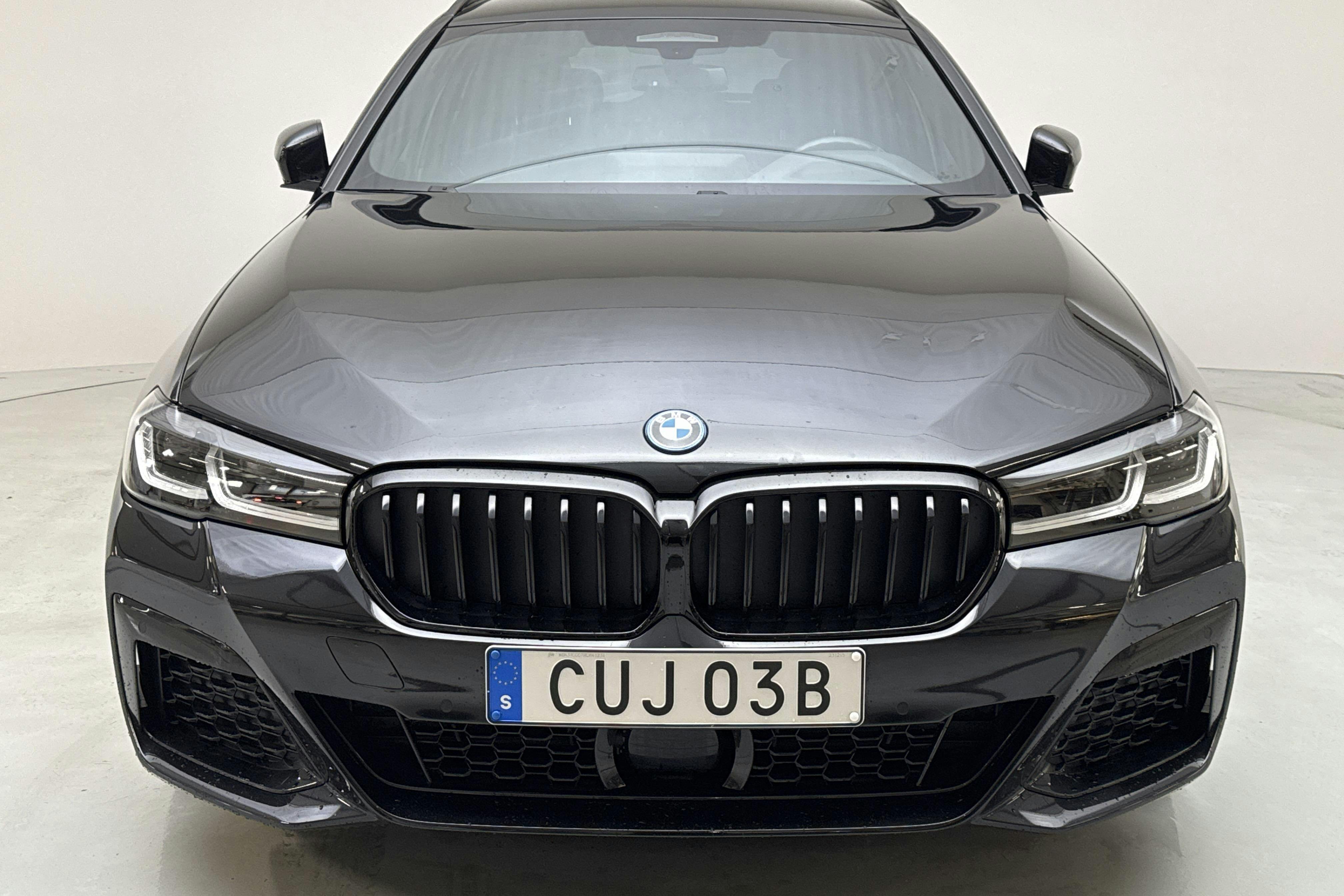 BMW 530e xDrive Touring, G31 12kWh LCI (292hk) - 2 677 mil - Automat - svart - 2024