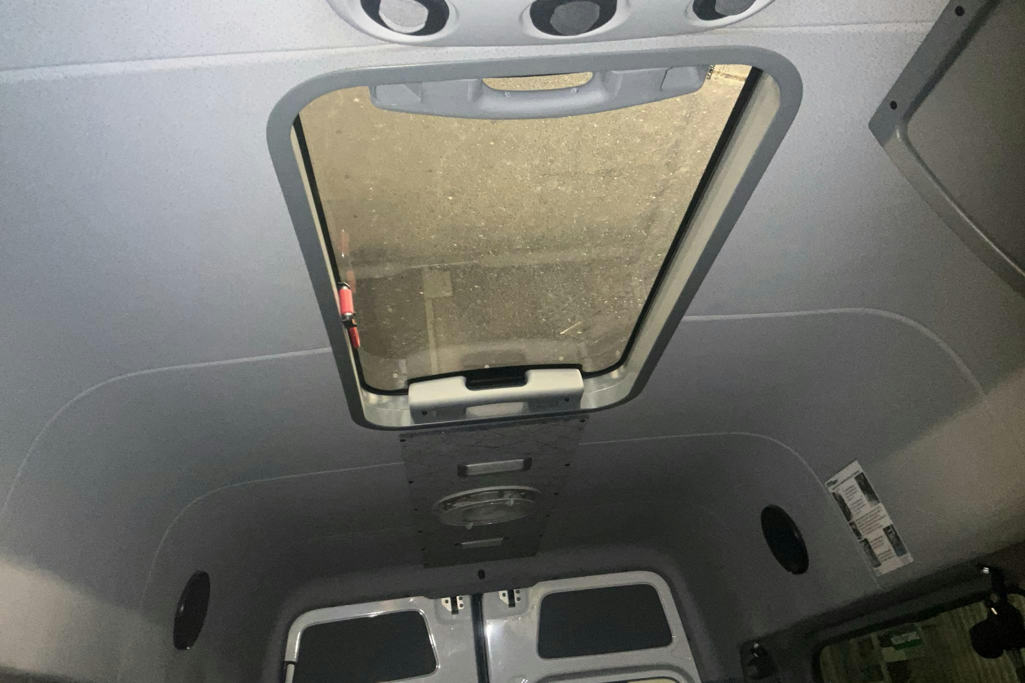 VW CRAFTER 50 - 166 250 km - Manuell - vit - 2016