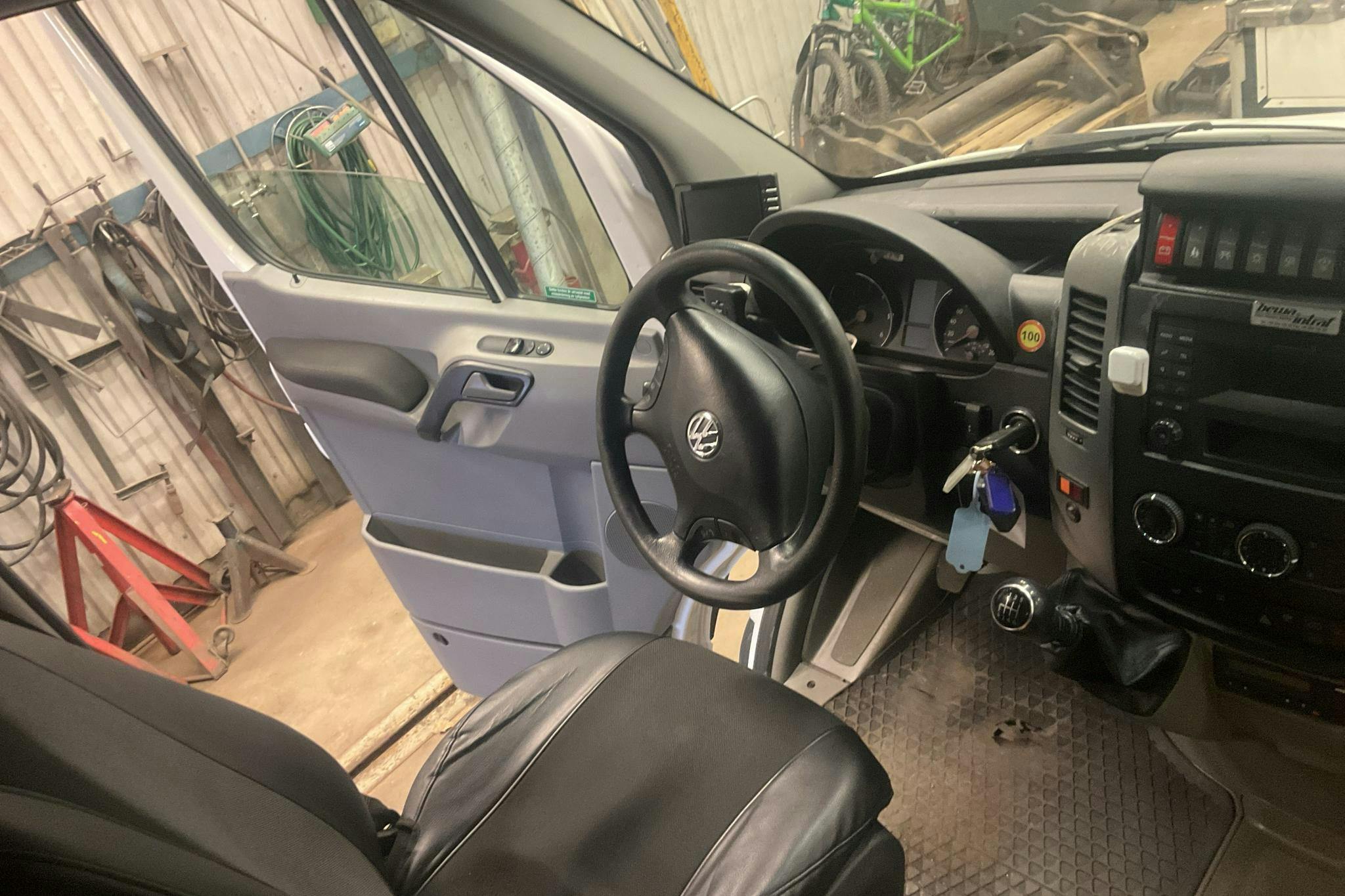 VW CRAFTER 50 - 166 250 km - Manuell - vit - 2016