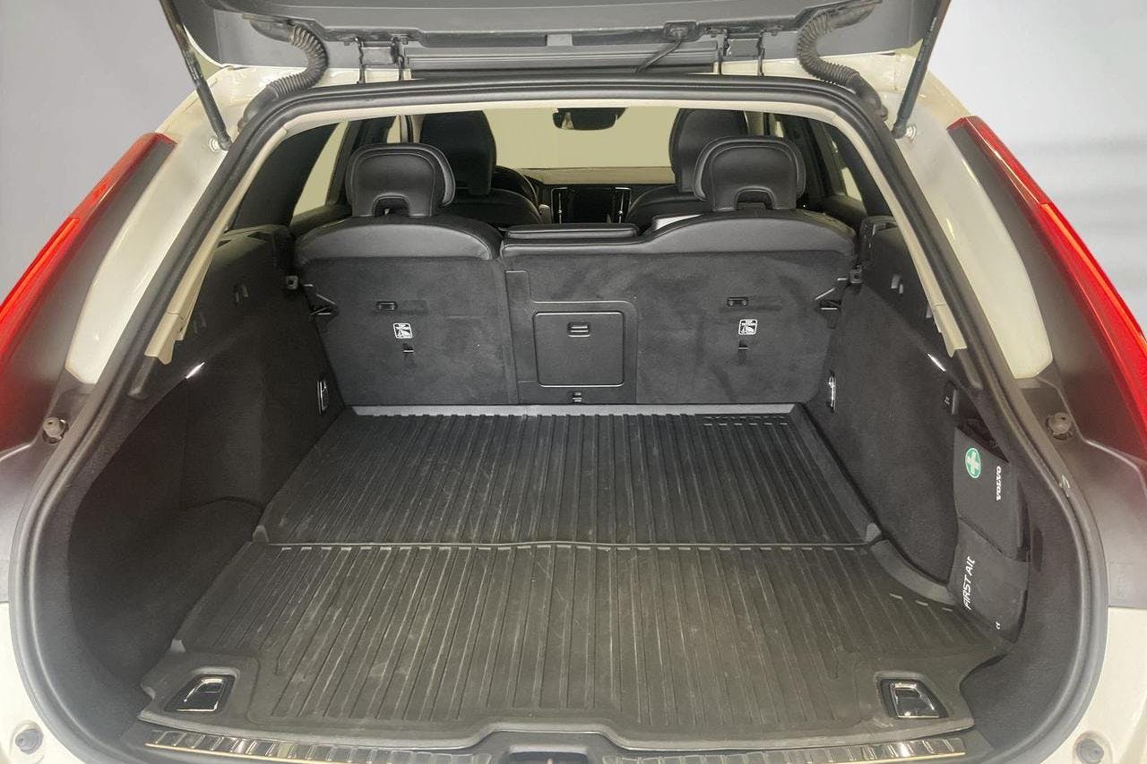 Volvo V90 D4 AWD (190hk) - 225 970 km - Automatyczna - biały - 2020