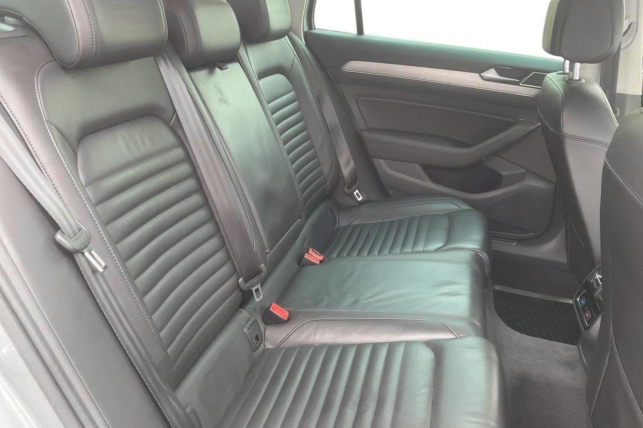 VW Passat 2.0 TDI BiTurbo Sportscombi 4MOTION (240hk) - 138 470 km - Automatic - silver - 2015