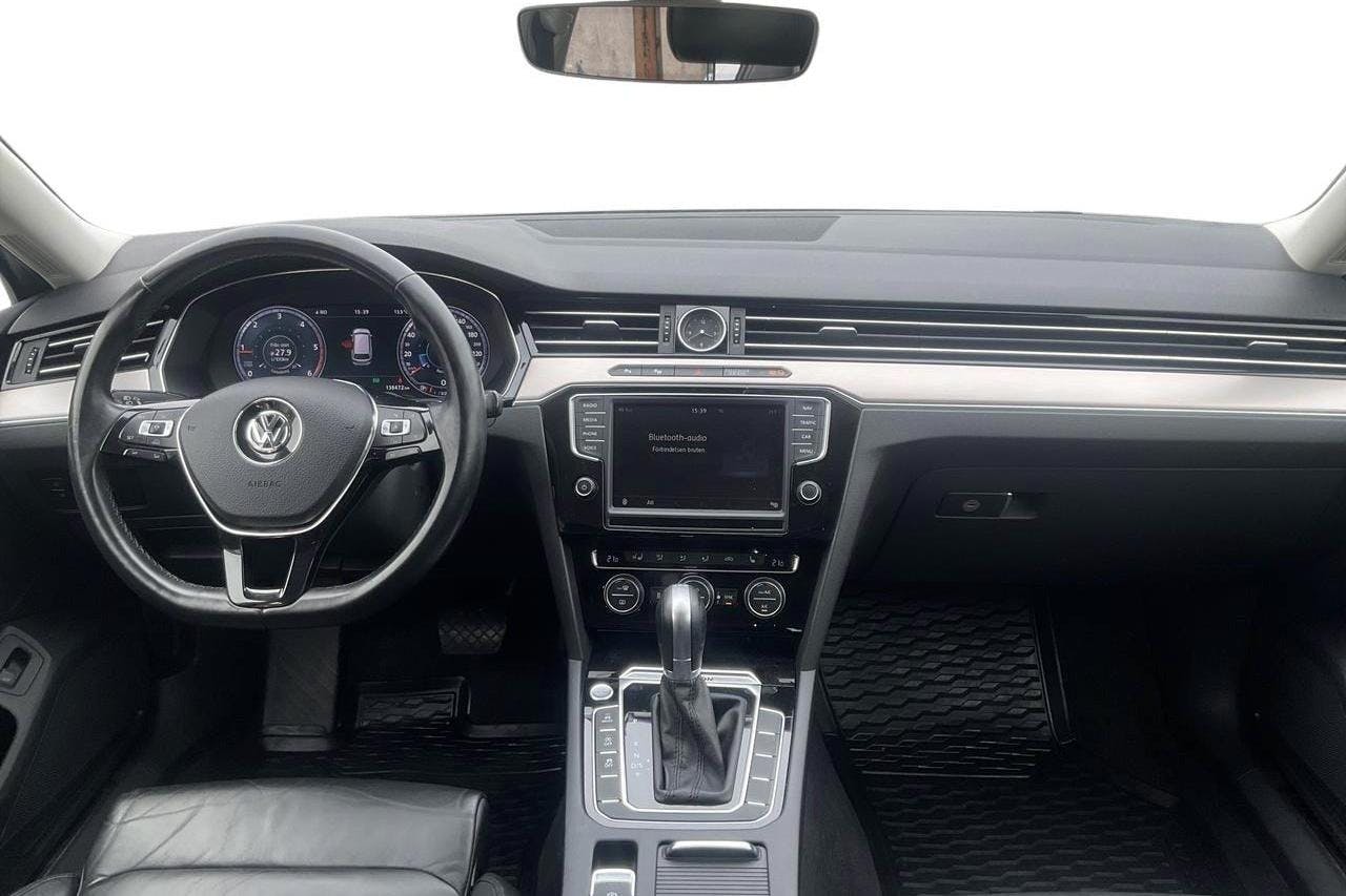VW Passat 2.0 TDI BiTurbo Sportscombi 4MOTION (240hk) - 138 470 km - Automatic - silver - 2015