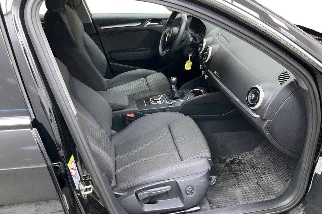 Audi A3 Sportback 35 TFSI (150hk) - 6 105 mil - Manuell - svart - 2020