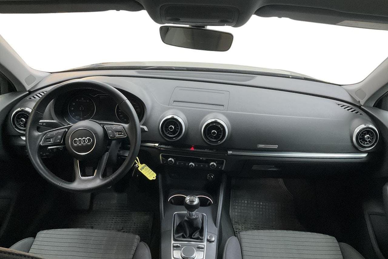 Audi A3 Sportback 35 TFSI (150hk) - 6 105 mil - Manuell - svart - 2020