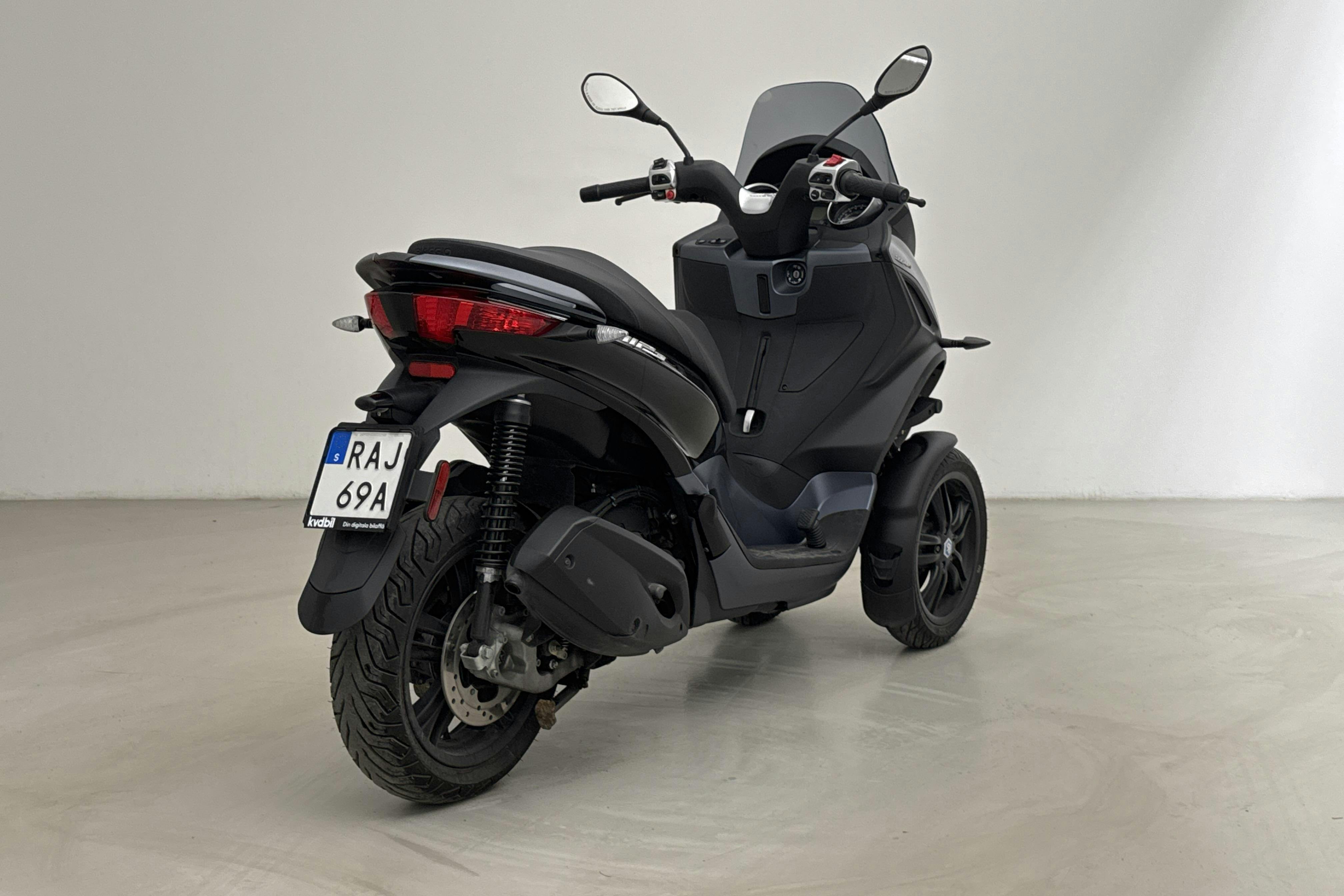 PIAGGIO MP3 300 HPE Motorcykel - 392 mil - Automat - svart - 2021