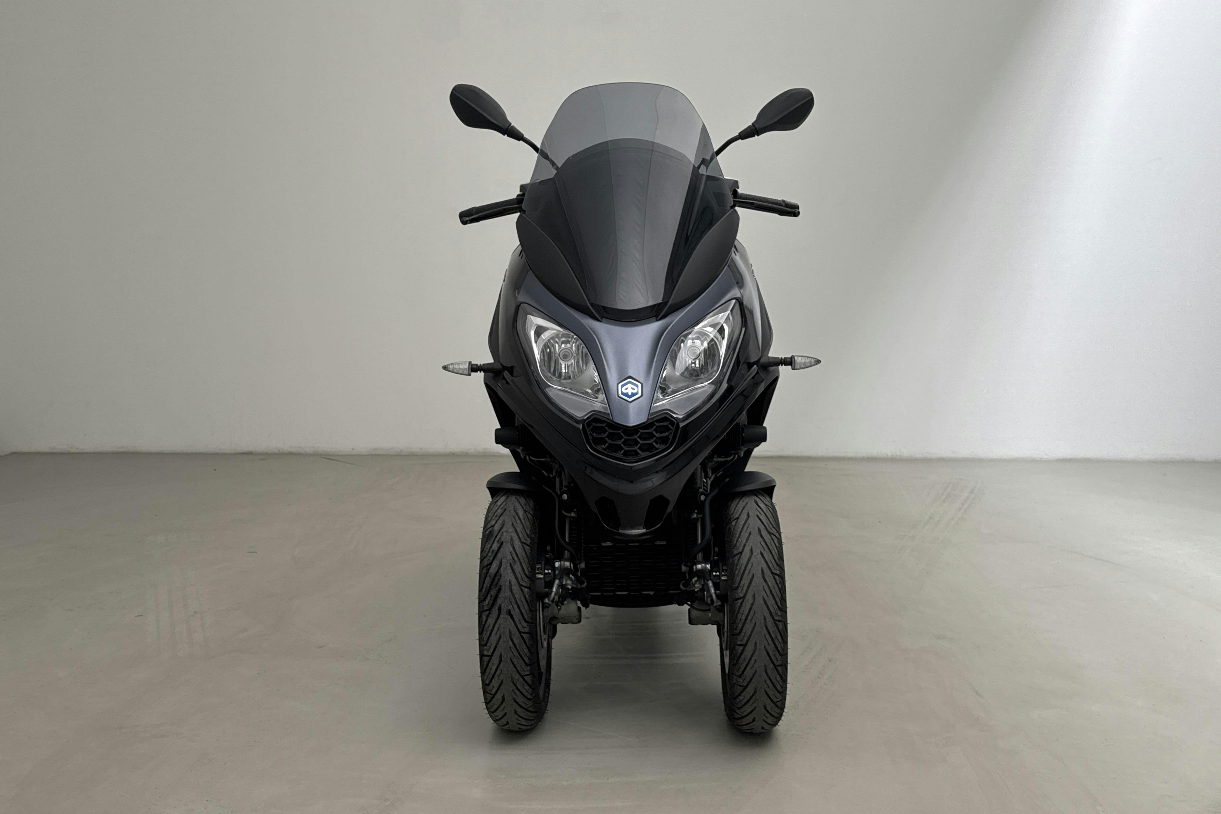 PIAGGIO MP3 300 HPE Motorcykel - 392 mil - Automat - svart - 2021