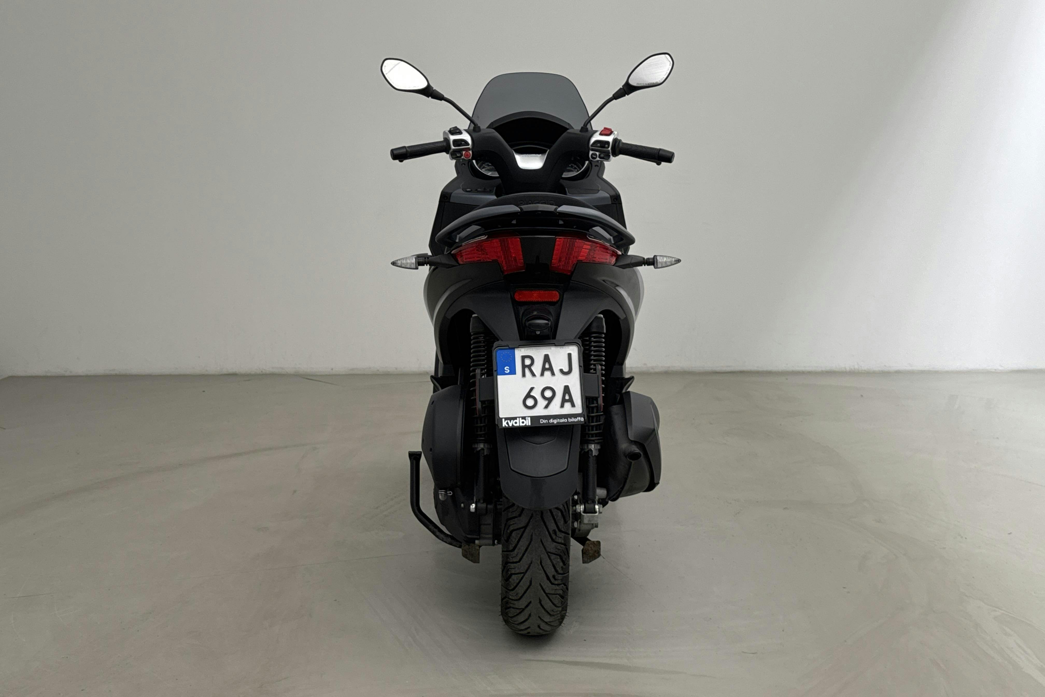 PIAGGIO MP3 300 HPE Motorcykel - 392 mil - Automat - svart - 2021