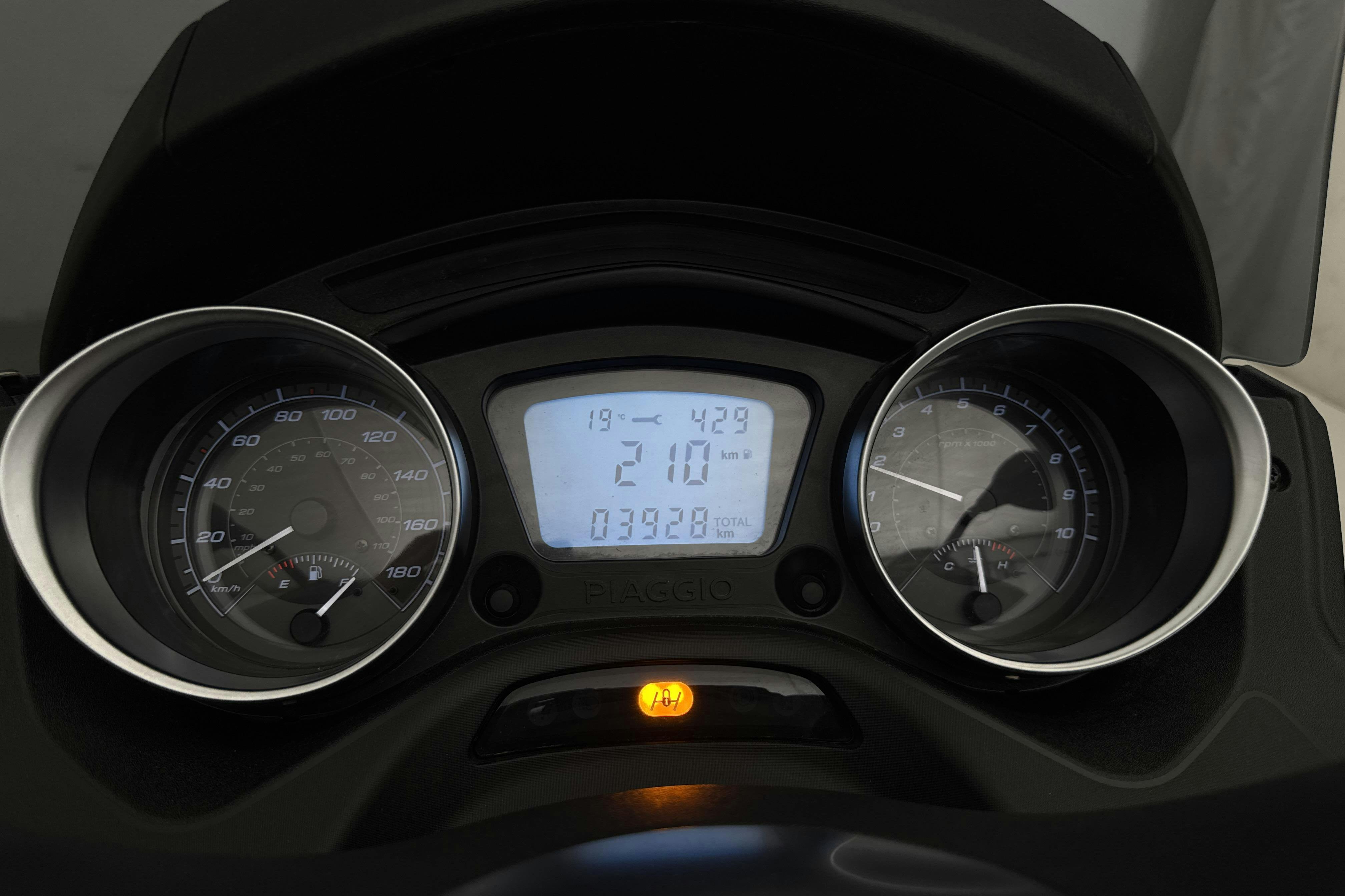PIAGGIO MP3 300 HPE Motorcykel - 392 mil - Automat - svart - 2021