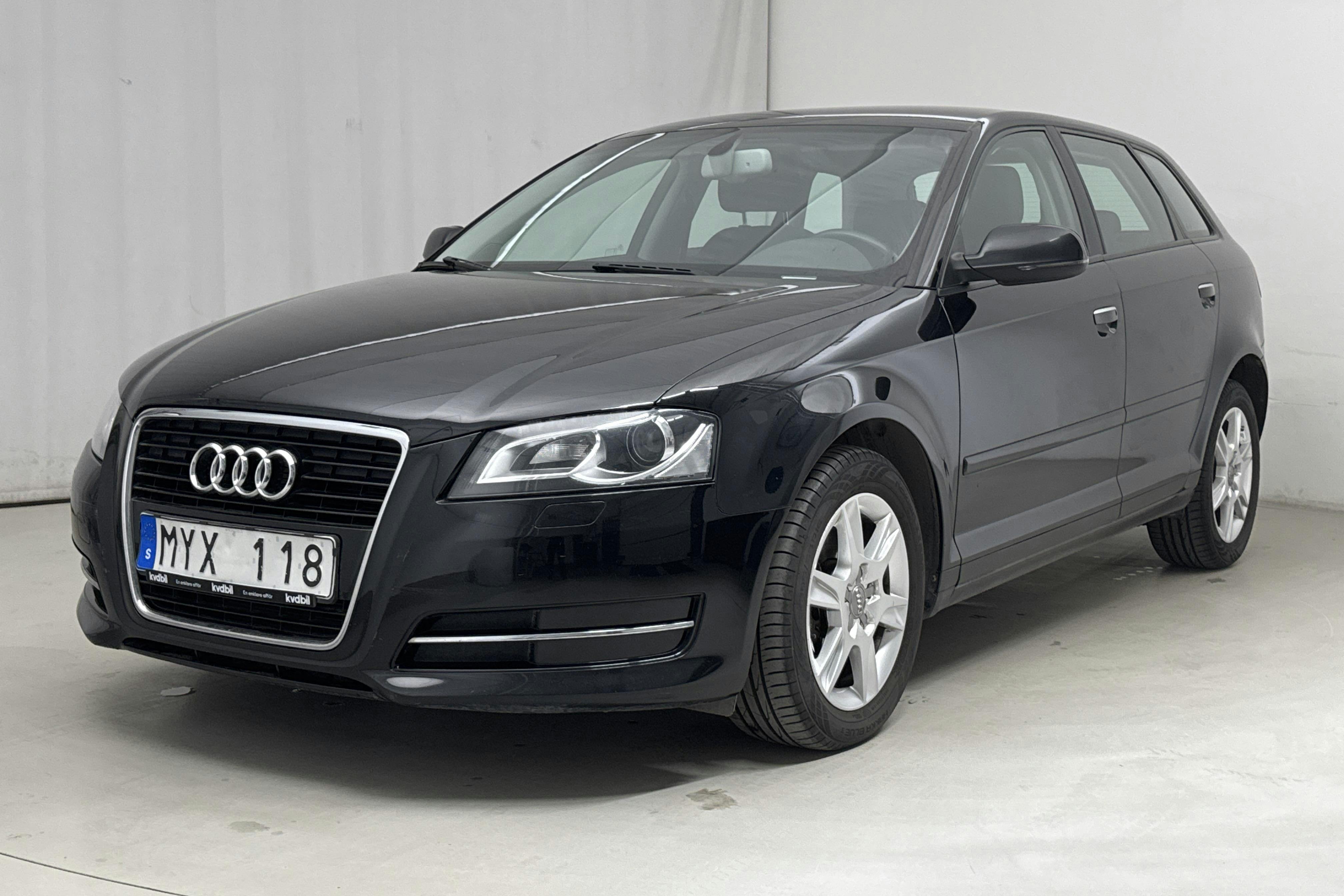 Audi A3 2.0 TDI Sportback (140hk) - 108 380 km - Manual - black - 2013