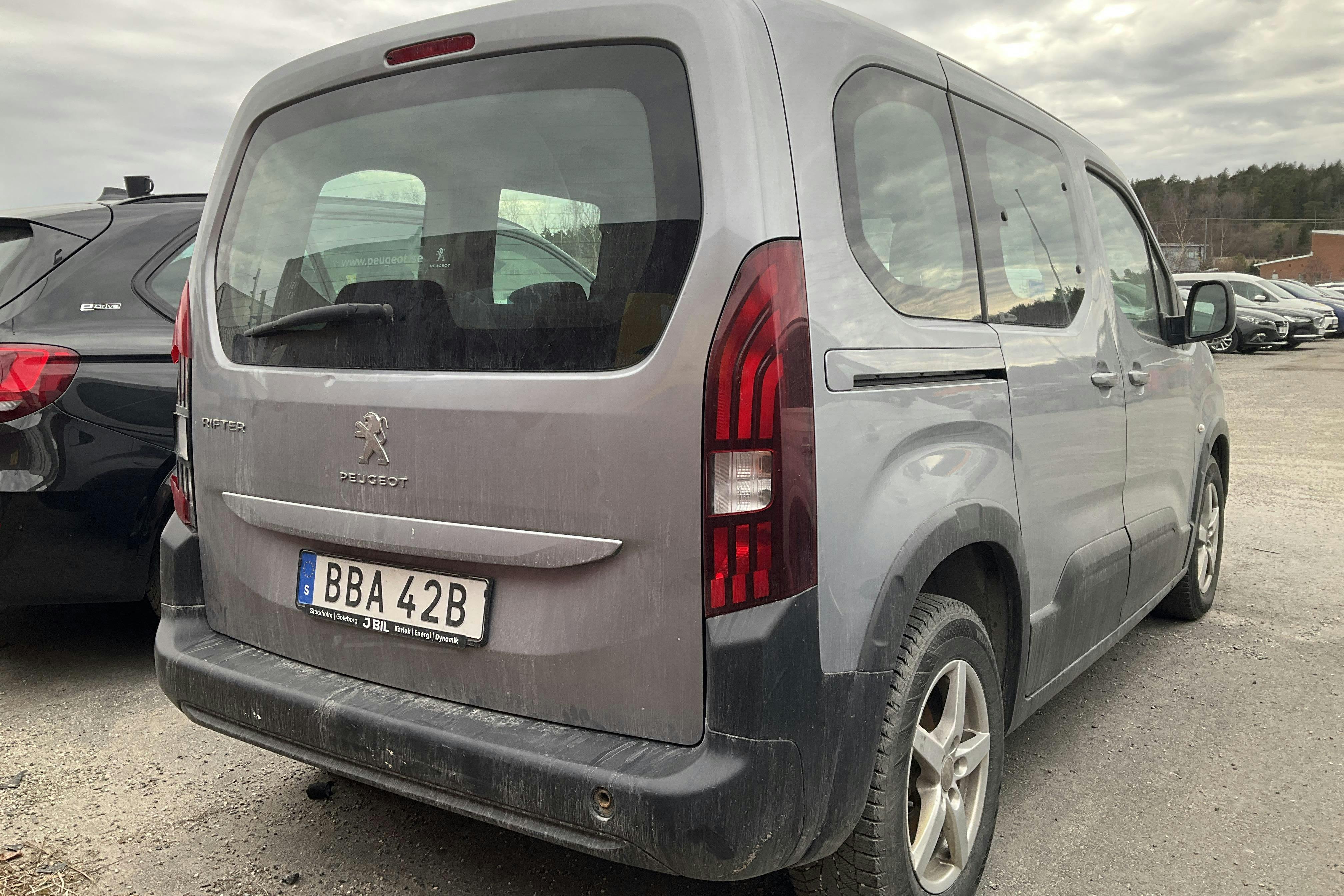 Peugeot Rifter 1.5 BlueHDi (130hk) - 14 722 mil - Automat - grå - 2019