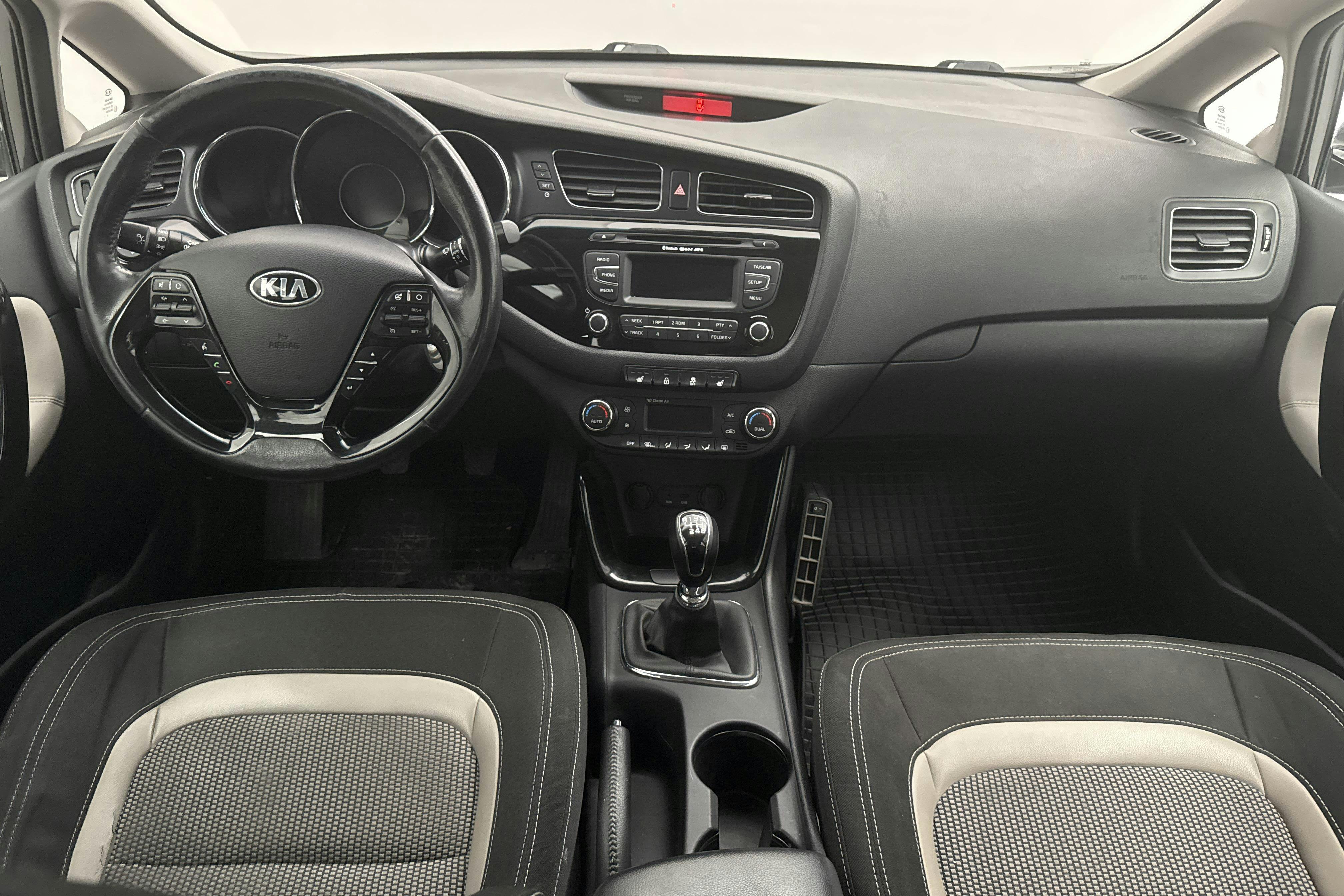 KIA Cee'd 1.6 CRDi 5dr (128hk) - 18 645 mil - Manuell - grå - 2013