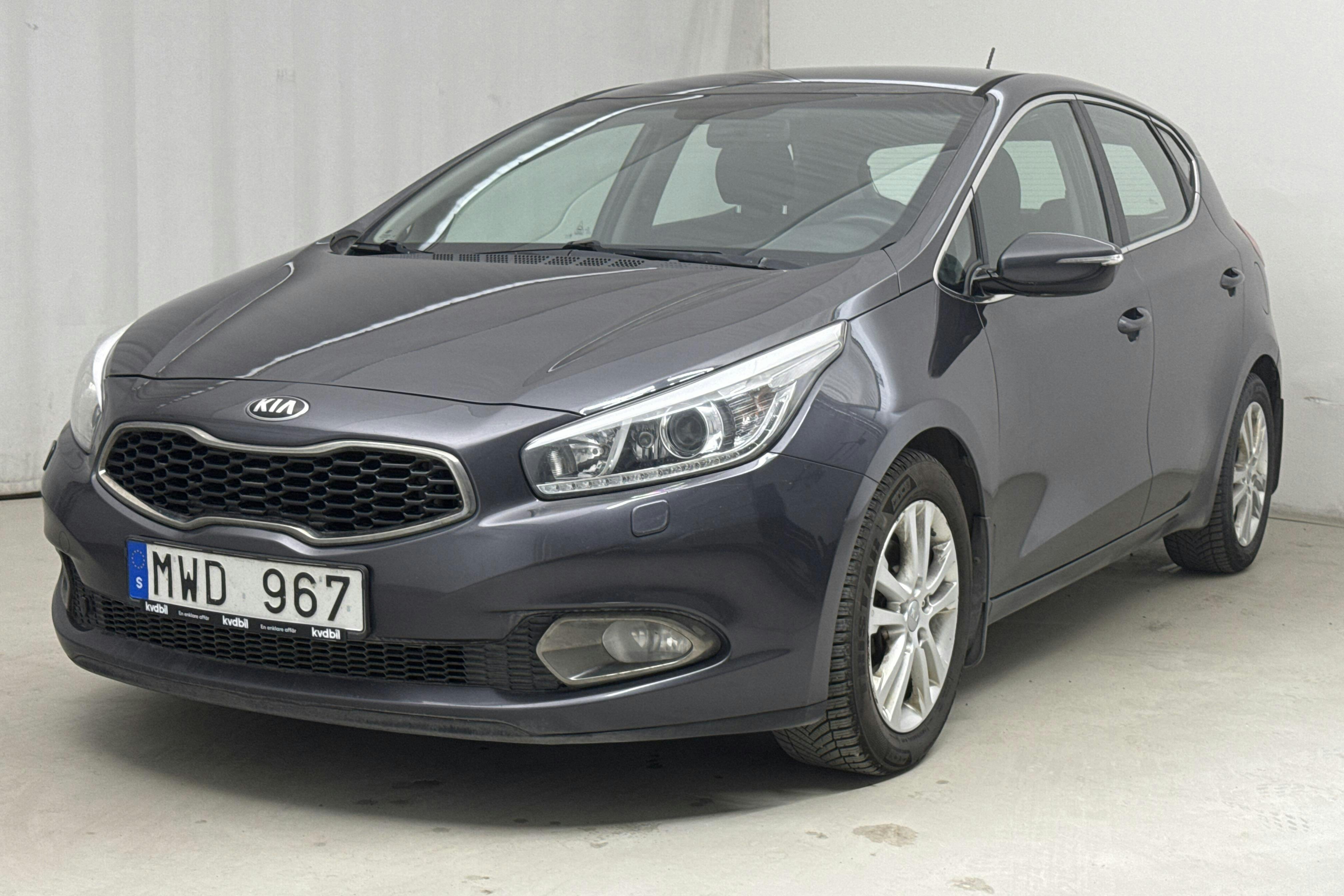 KIA Cee'd 1.6 CRDi 5dr (128hk) - 18 645 mil - Manuell - grå - 2013