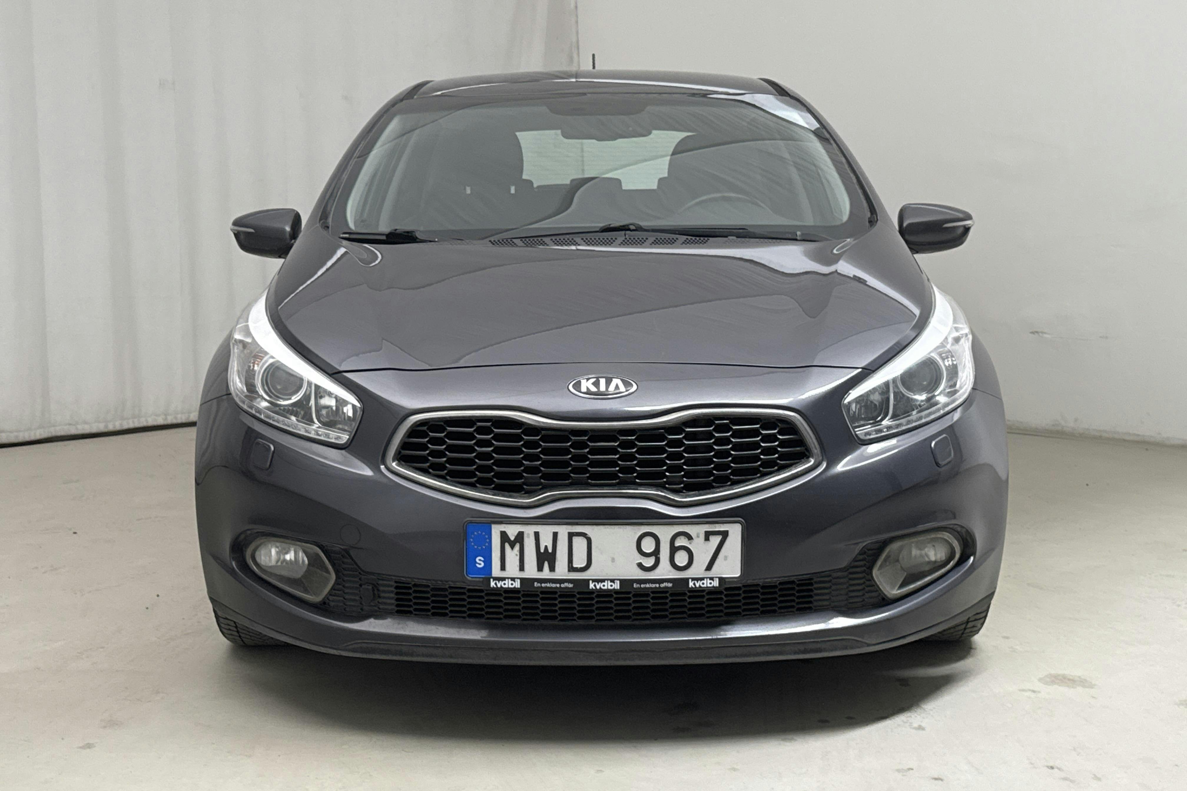 KIA Cee'd 1.6 CRDi 5dr (128hk) - 18 645 mil - Manuell - grå - 2013