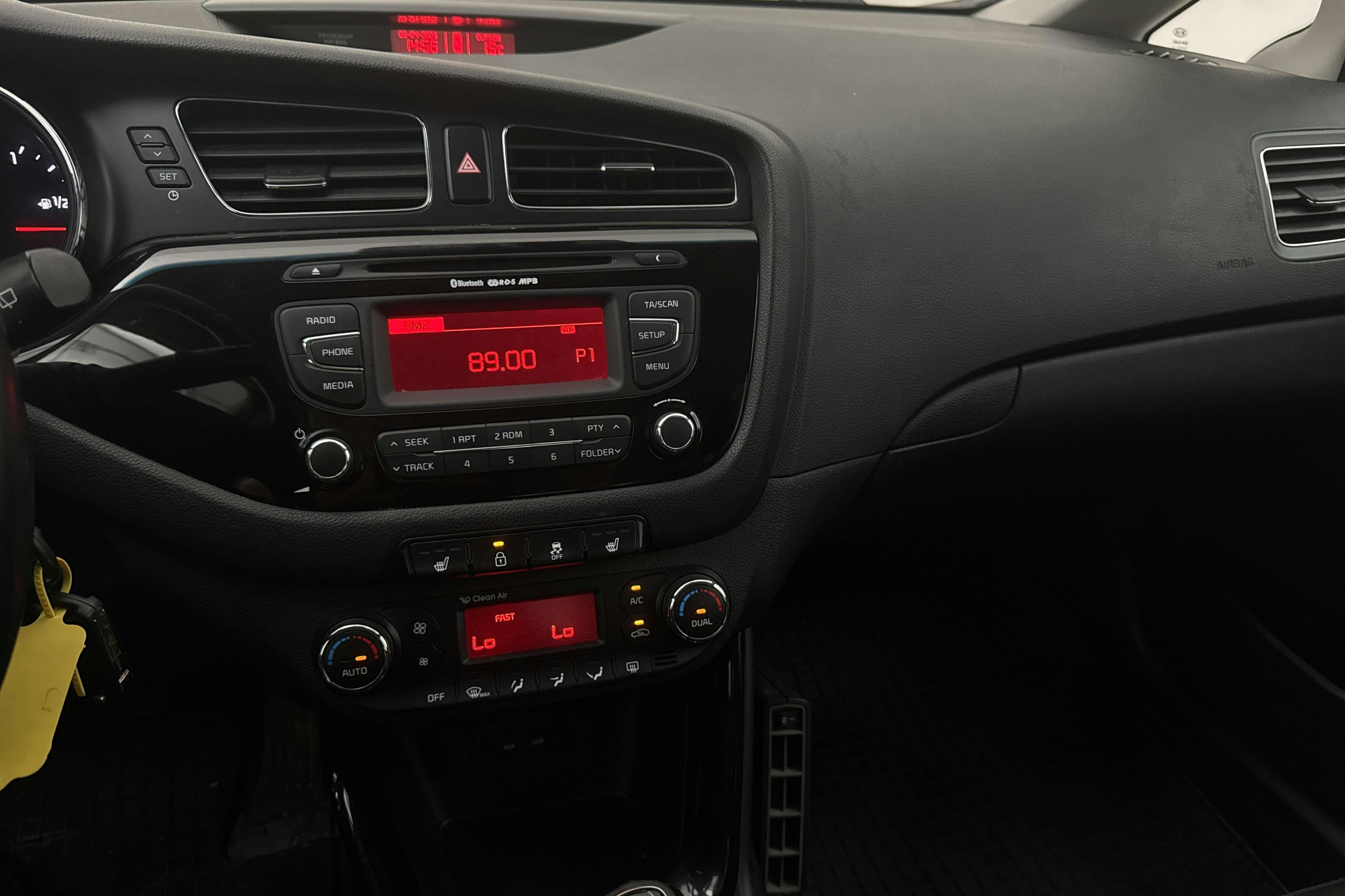 KIA Cee'd 1.6 CRDi 5dr (128hk) - 18 645 mil - Manuell - grå - 2013