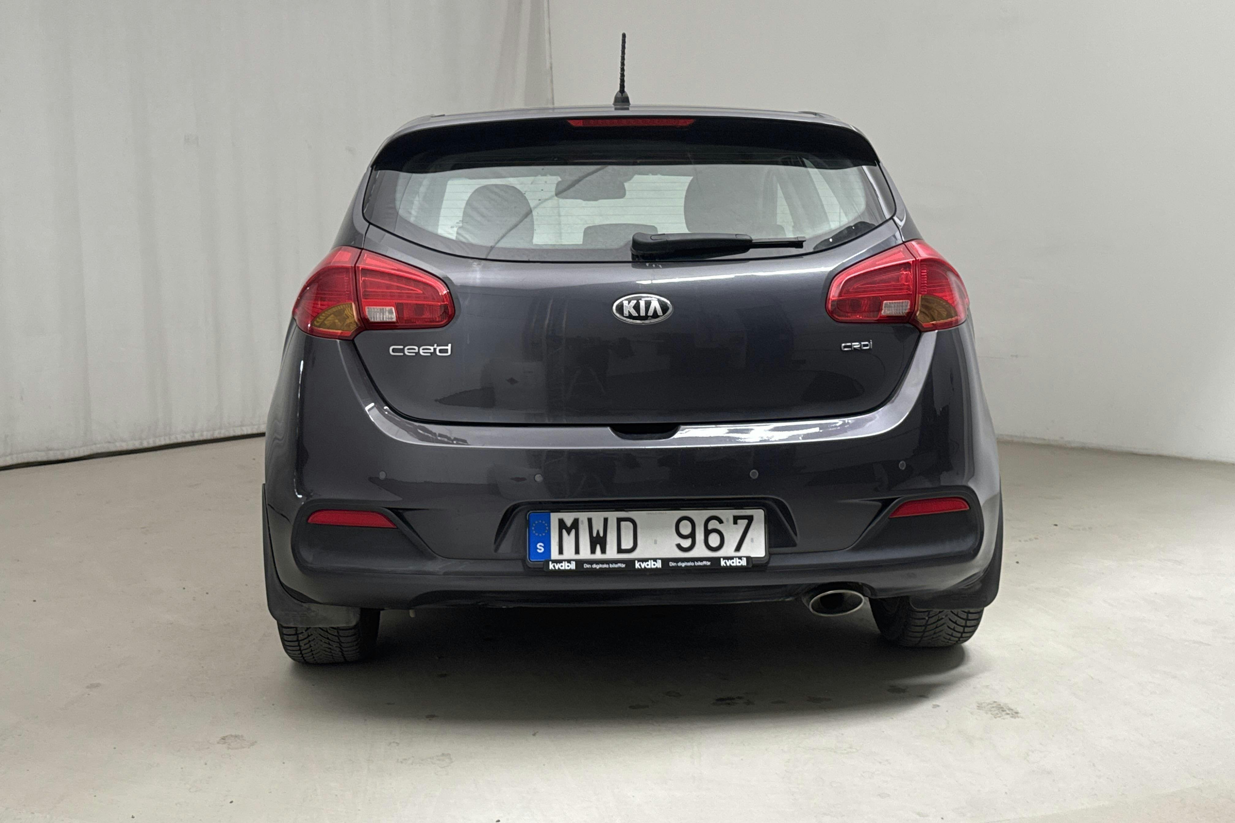 KIA Cee'd 1.6 CRDi 5dr (128hk) - 18 645 mil - Manuell - grå - 2013