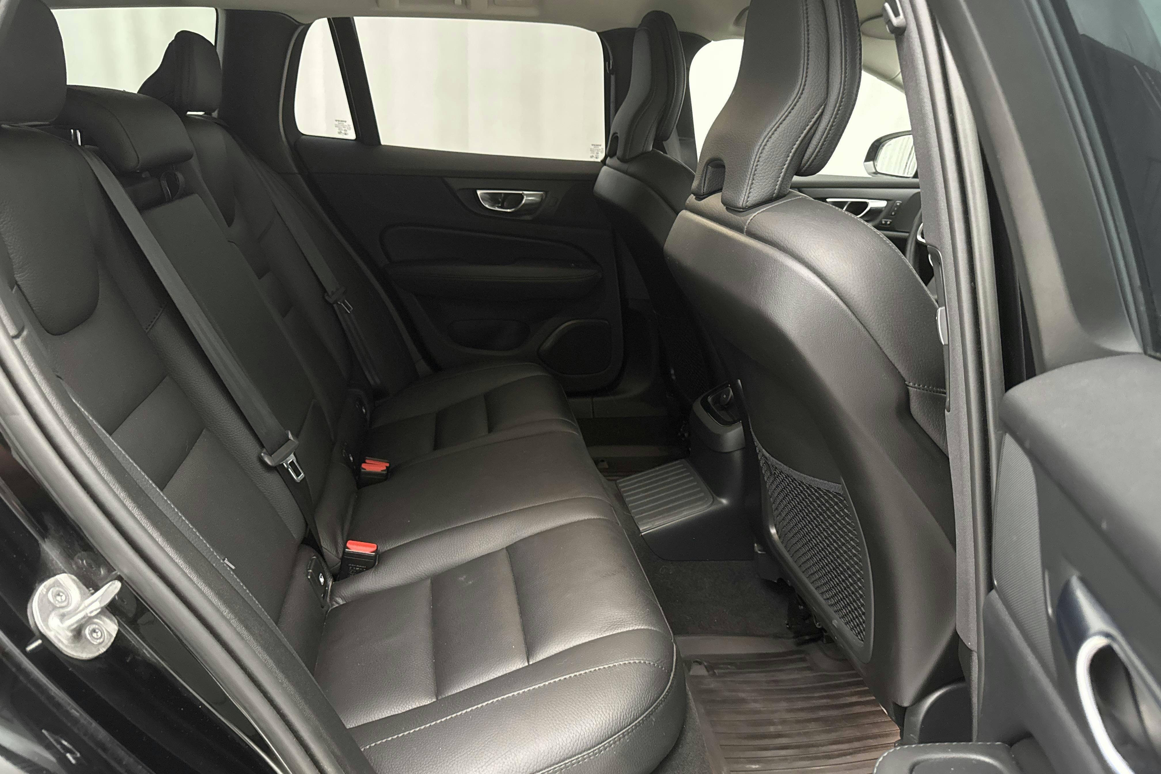Volvo V60 T6 AWD Recharge (350hk) - 11 808 mil - Automat - svart - 2023