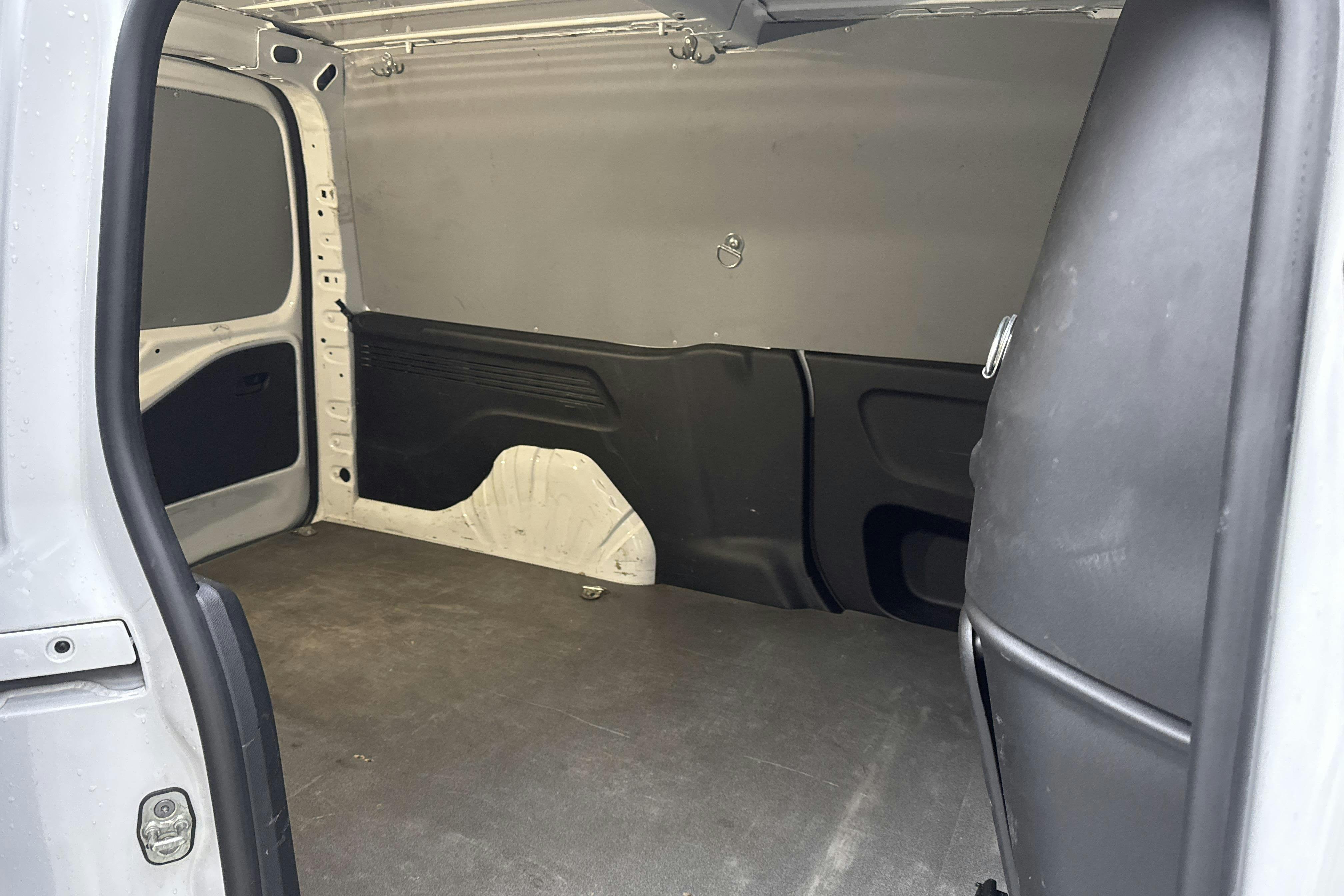 Peugeot Partner 1.5 HDI Skåp (130hk) - 45 870 km - Automaatne - valge - 2022