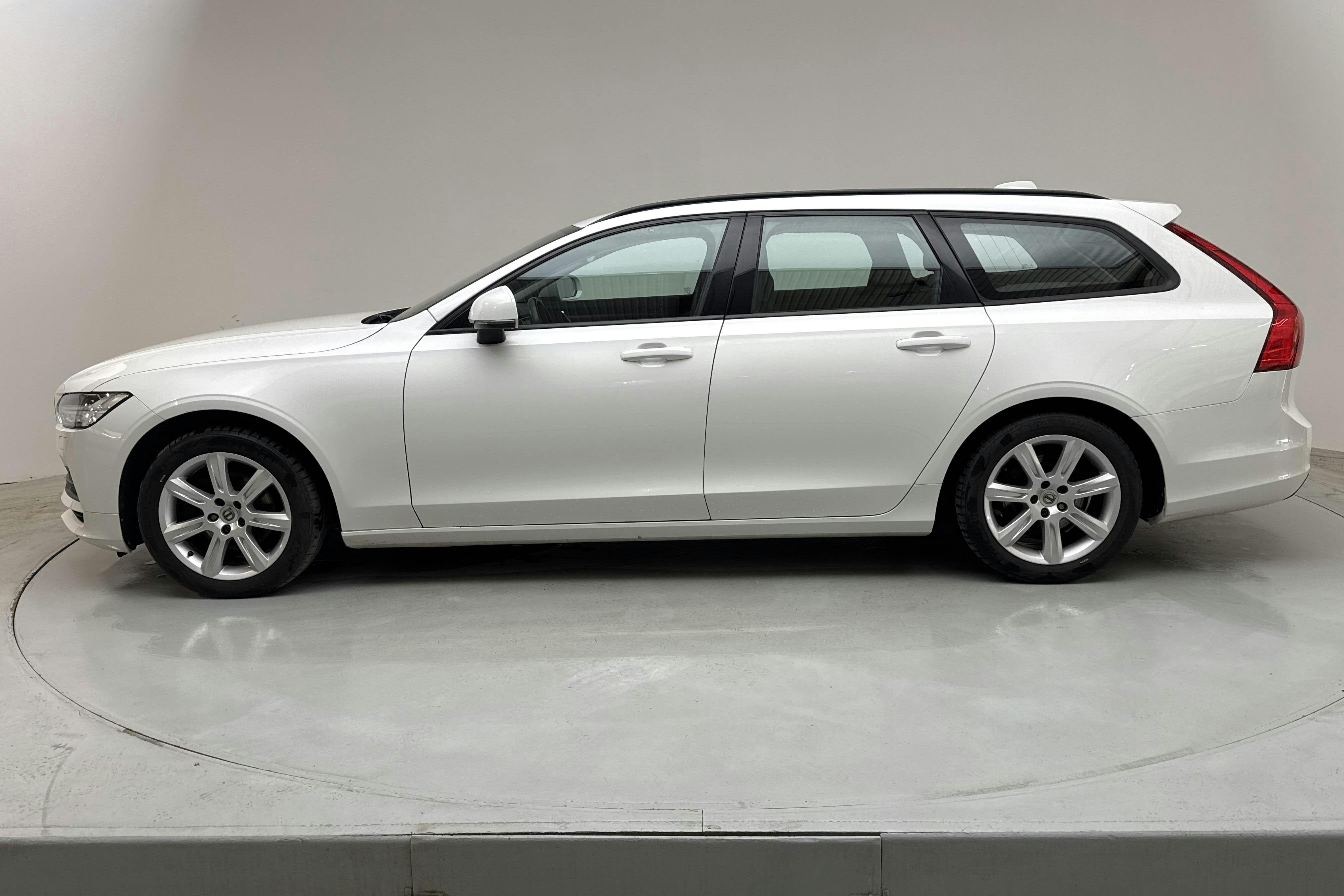 Volvo V90 D4 (190hk) - 133 480 km - Automatyczna - biały - 2018