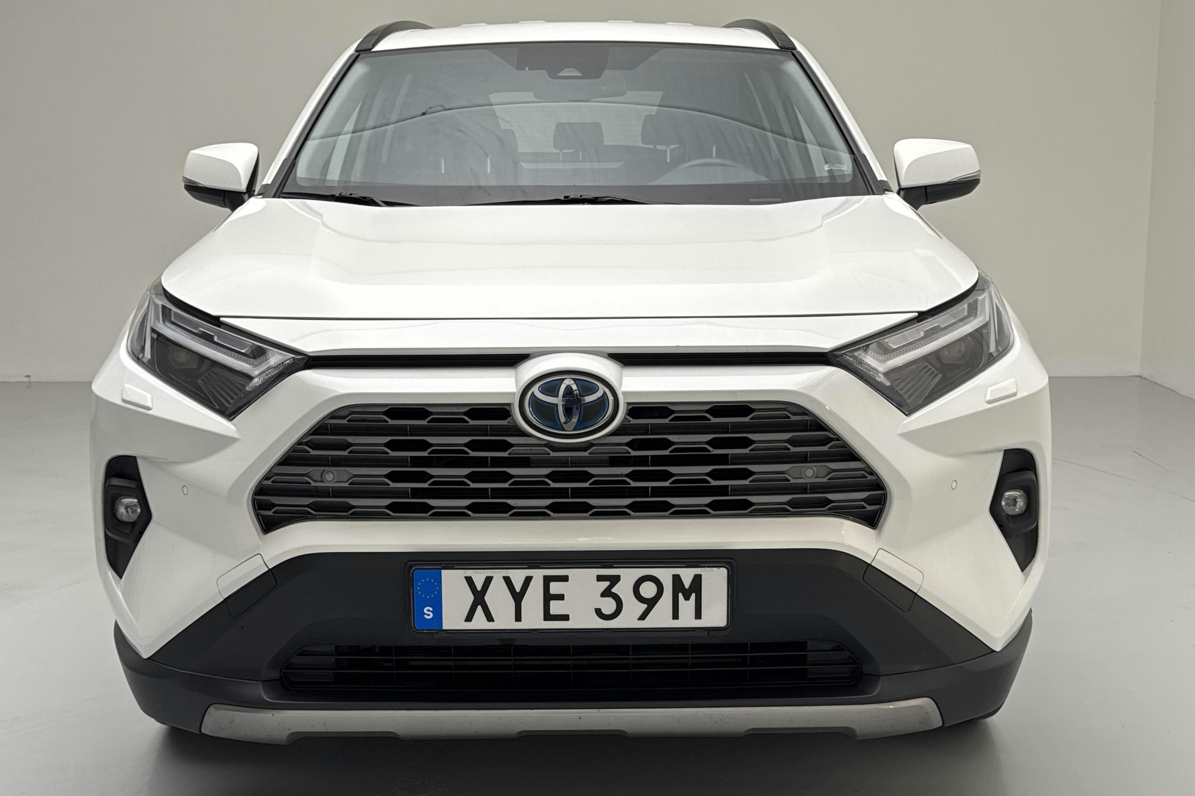 Toyota RAV4 2.5 HSD AWD (222hk) - 6 540 mil - Automat - vit - 2022