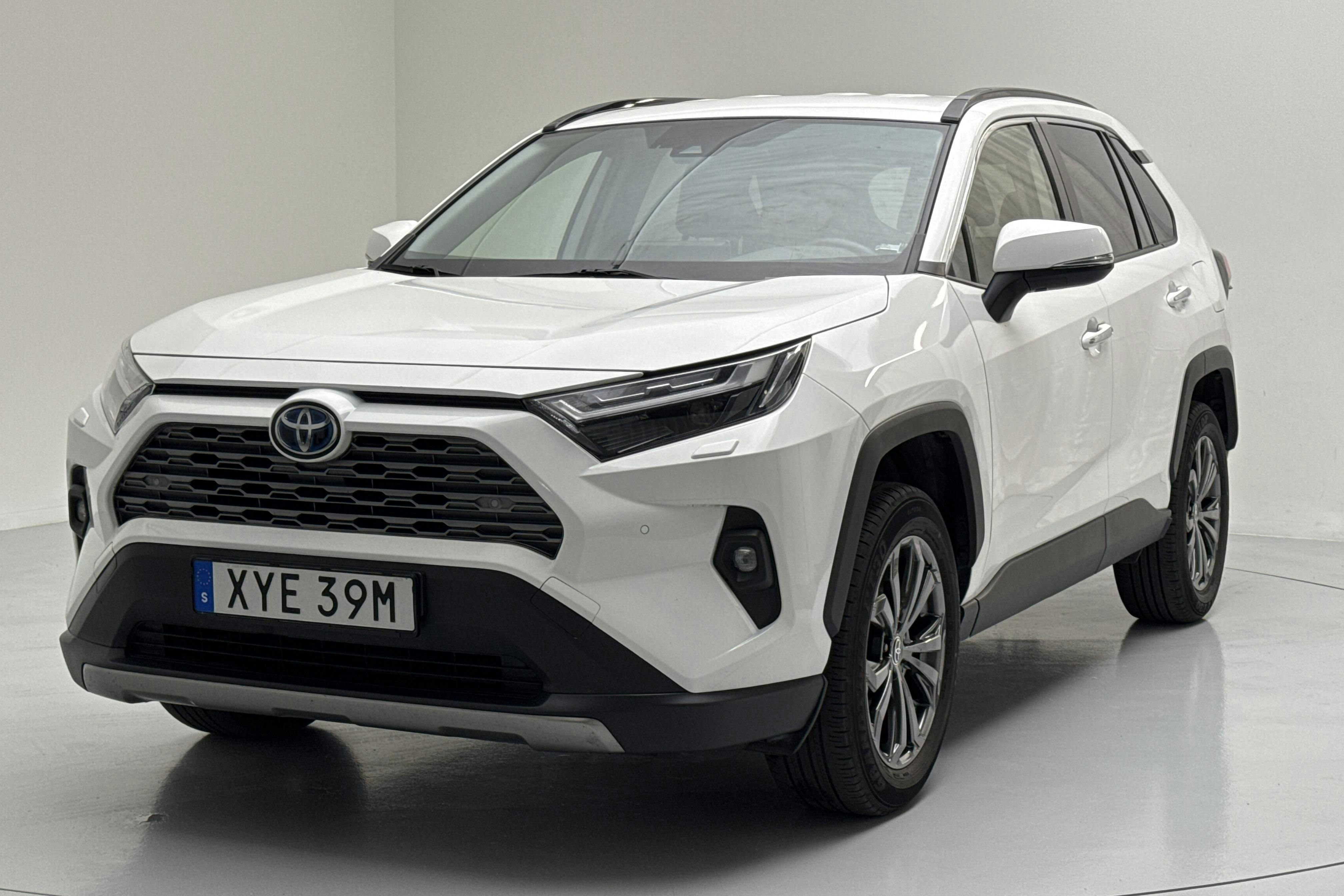 Toyota RAV4 2.5 HSD AWD (222hk) - 6 540 mil - Automat - vit - 2022