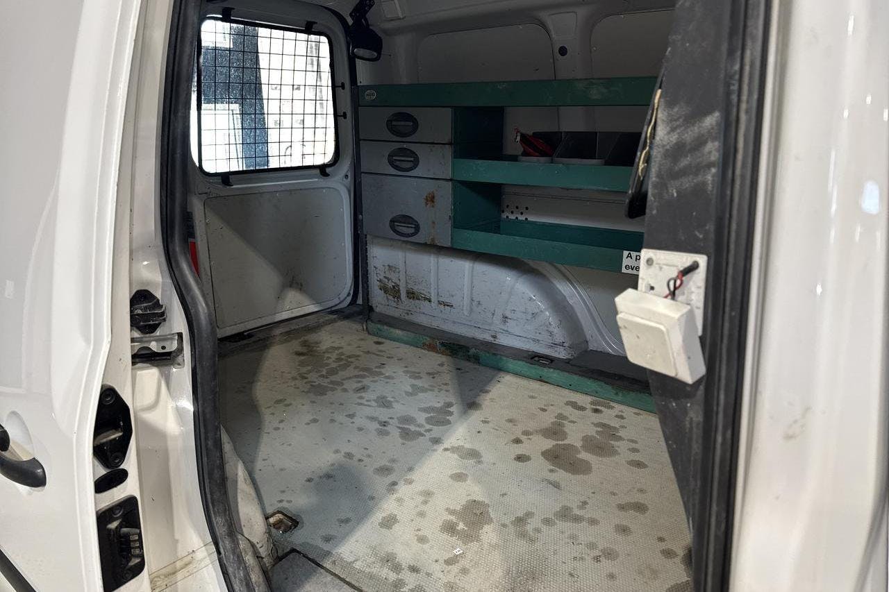 VW Caddy 1.6 TDI Skåp (102hk) - 57 160 km - Manuaalinen - valkoinen - 2012