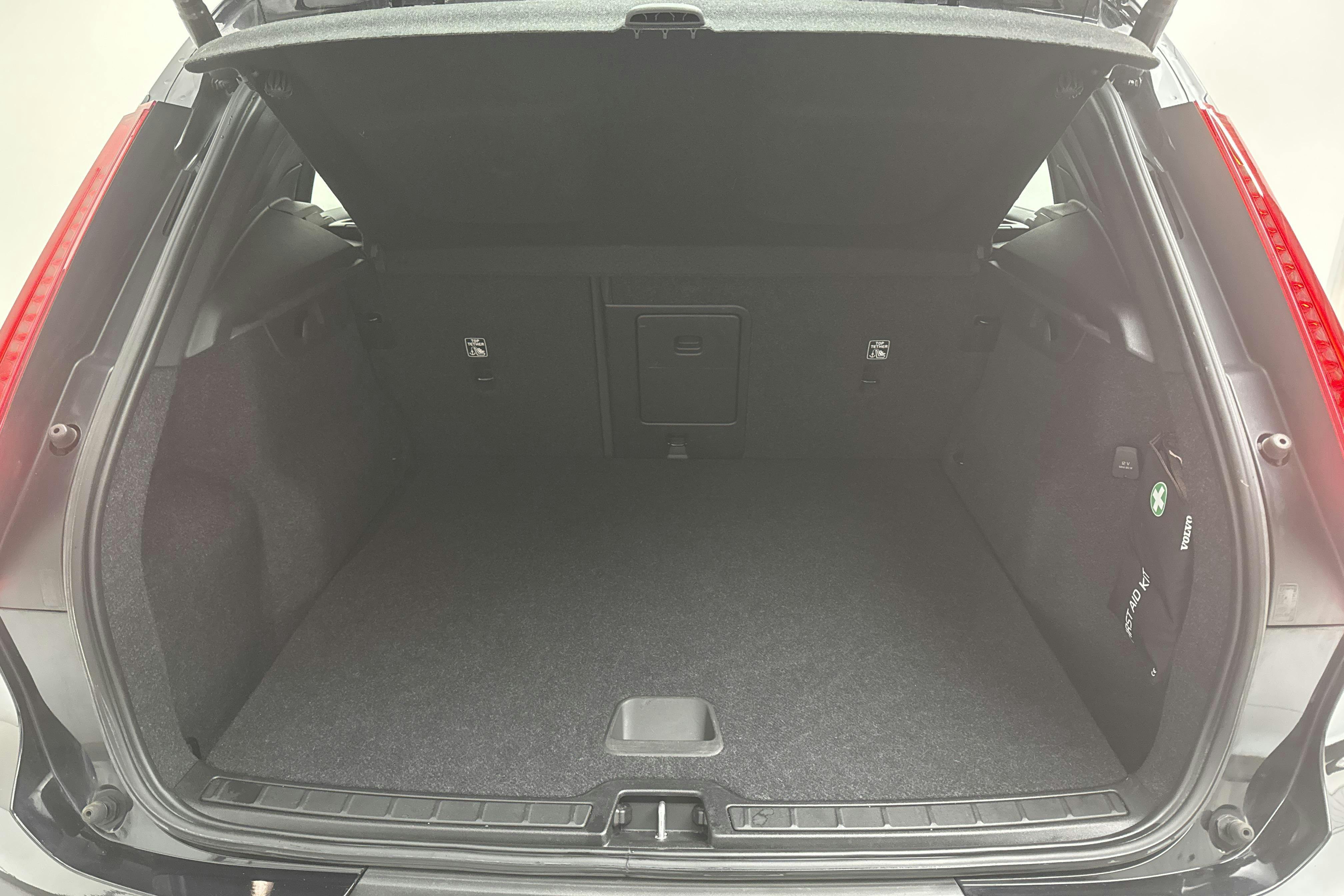 Volvo XC40 T4 2WD Twin Engine (211hk) - 84 810 km - Automatic - black - 2021