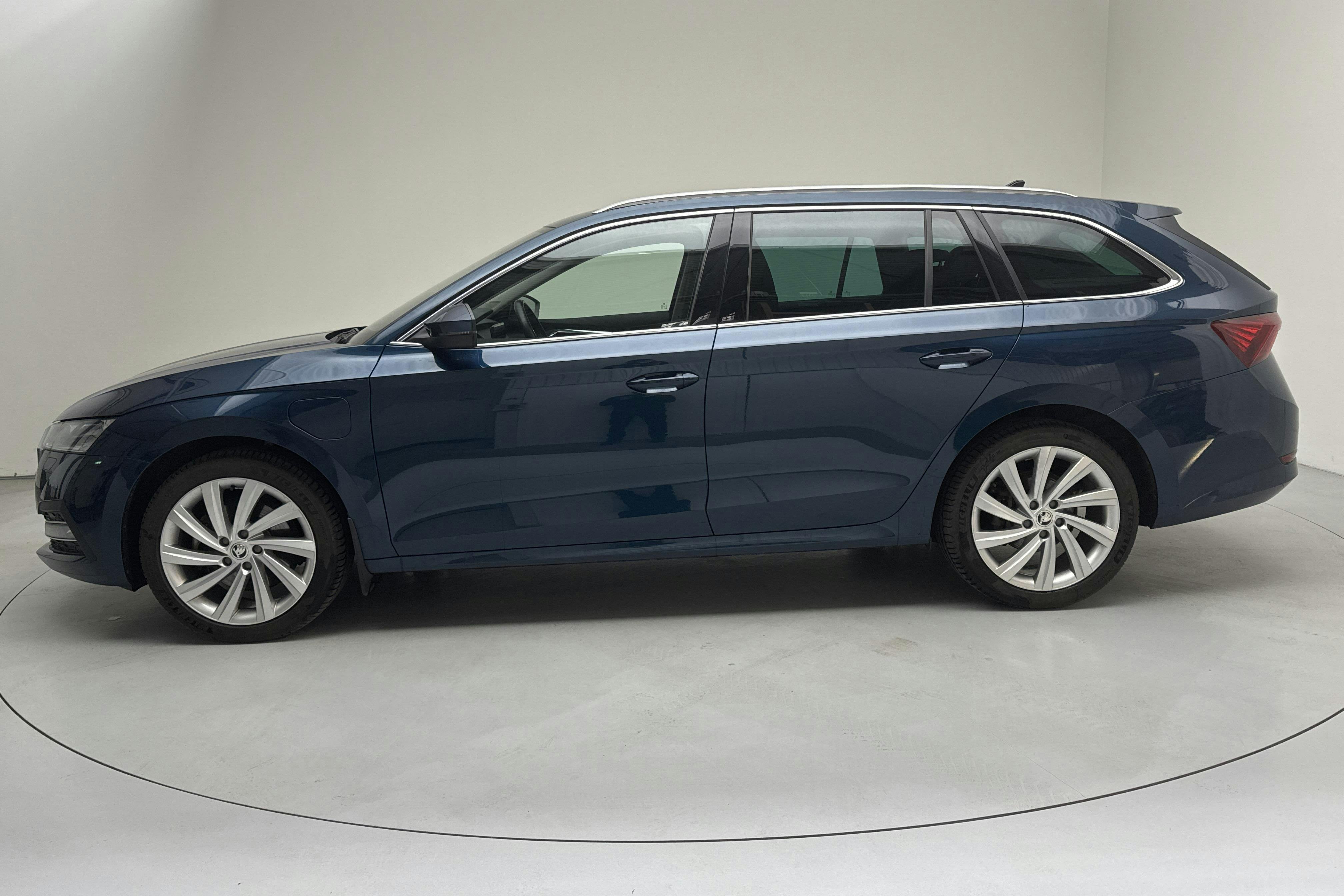 Skoda Octavia 1.4 iV PHEV Combi (204hk) - 8 570 mil - Automat - blå - 2021