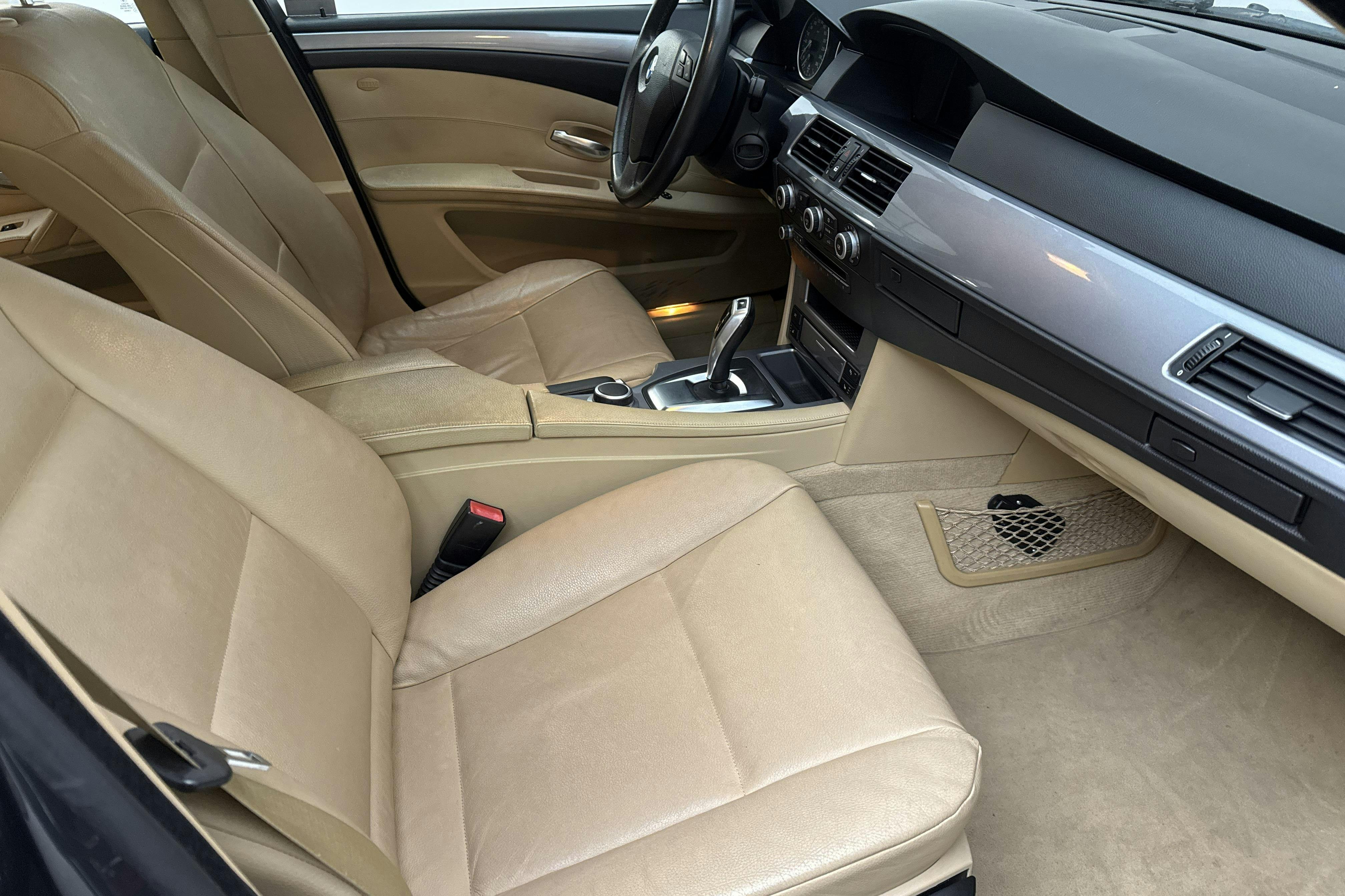 BMW 525d Touring, E61 (197hk) - 301 780 km - Automaatne - hall - 2007