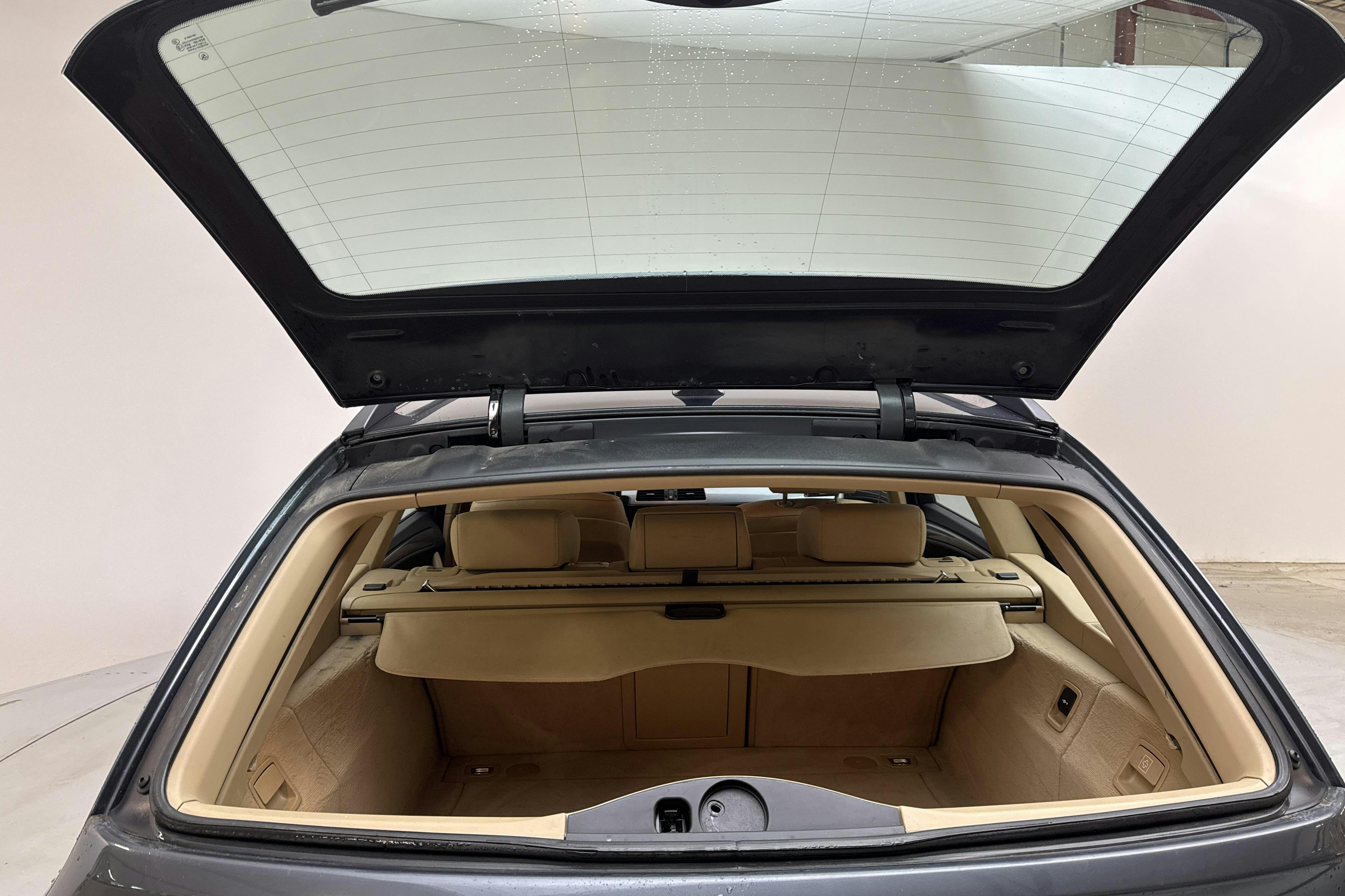 BMW 525d Touring, E61 (197hk) - 301 780 km - Automaatne - hall - 2007
