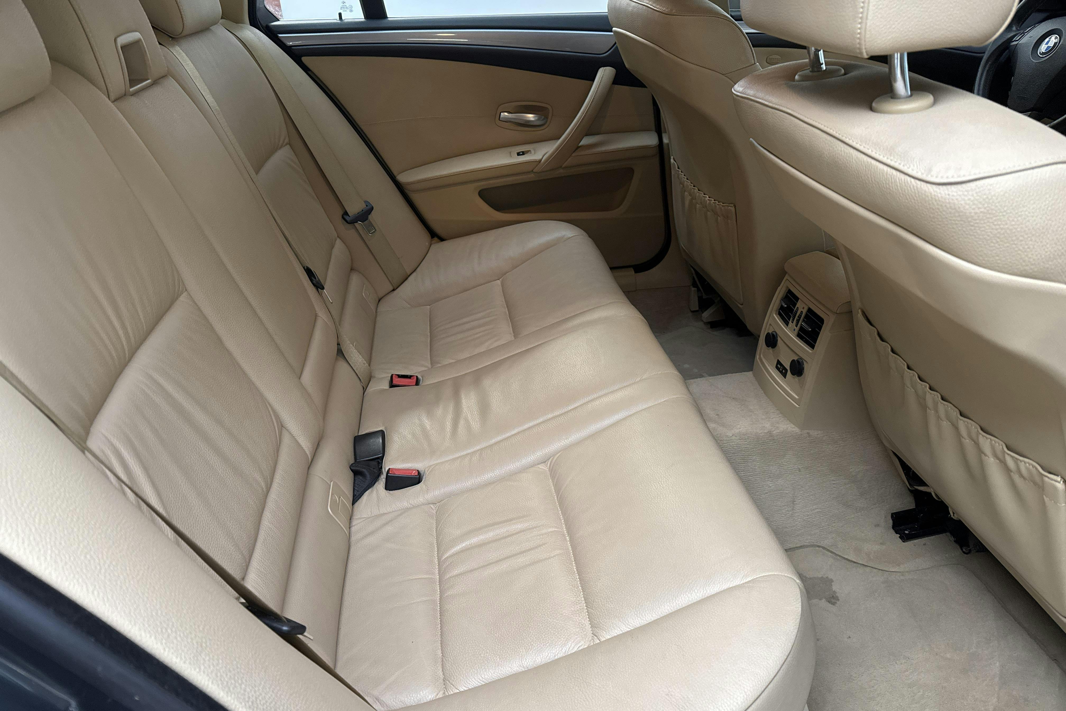 BMW 525d Touring, E61 (197hk) - 301 780 km - Automaatne - hall - 2007