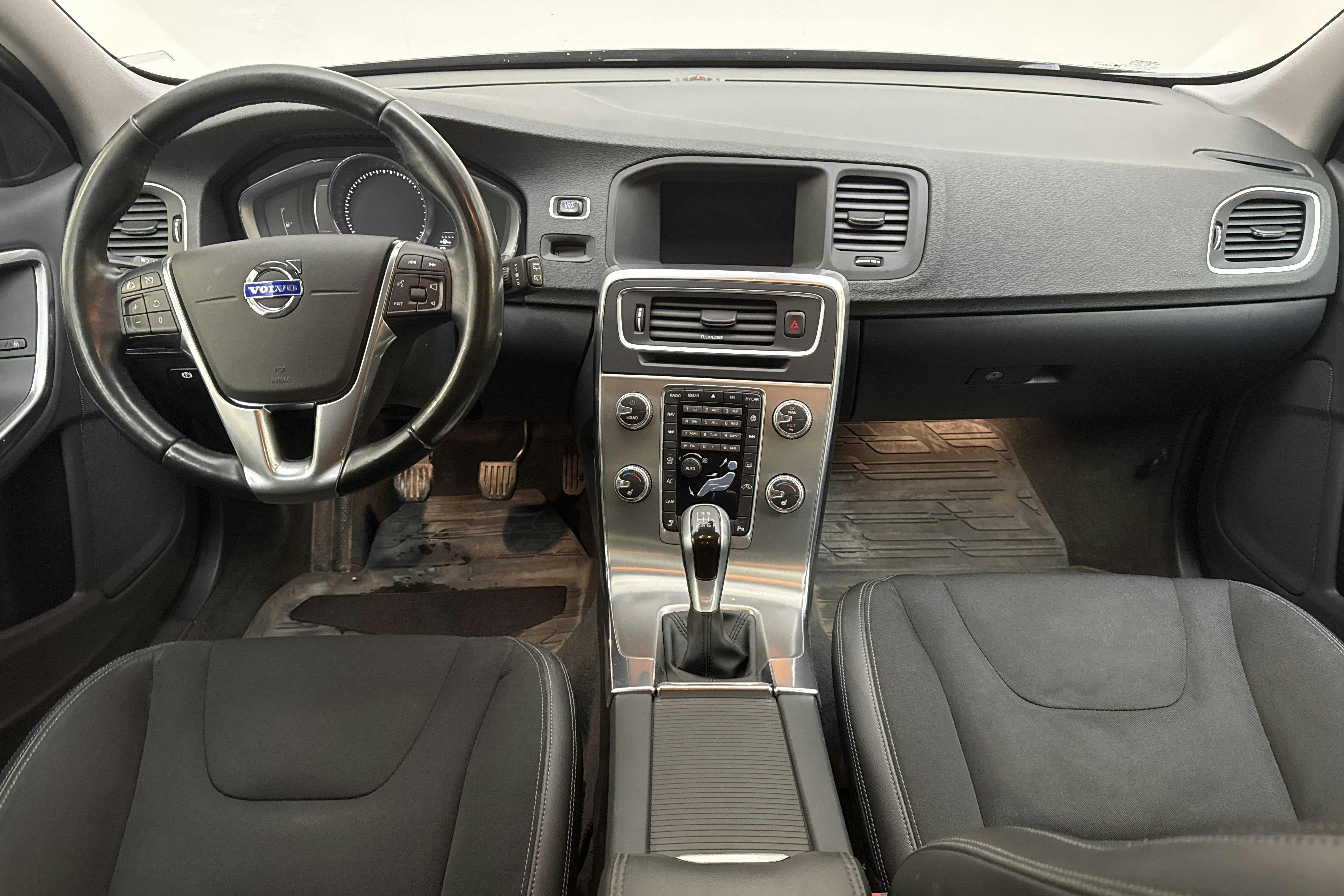 Volvo V60 T3 (152hk) - 116 290 km - Manual - black - 2017