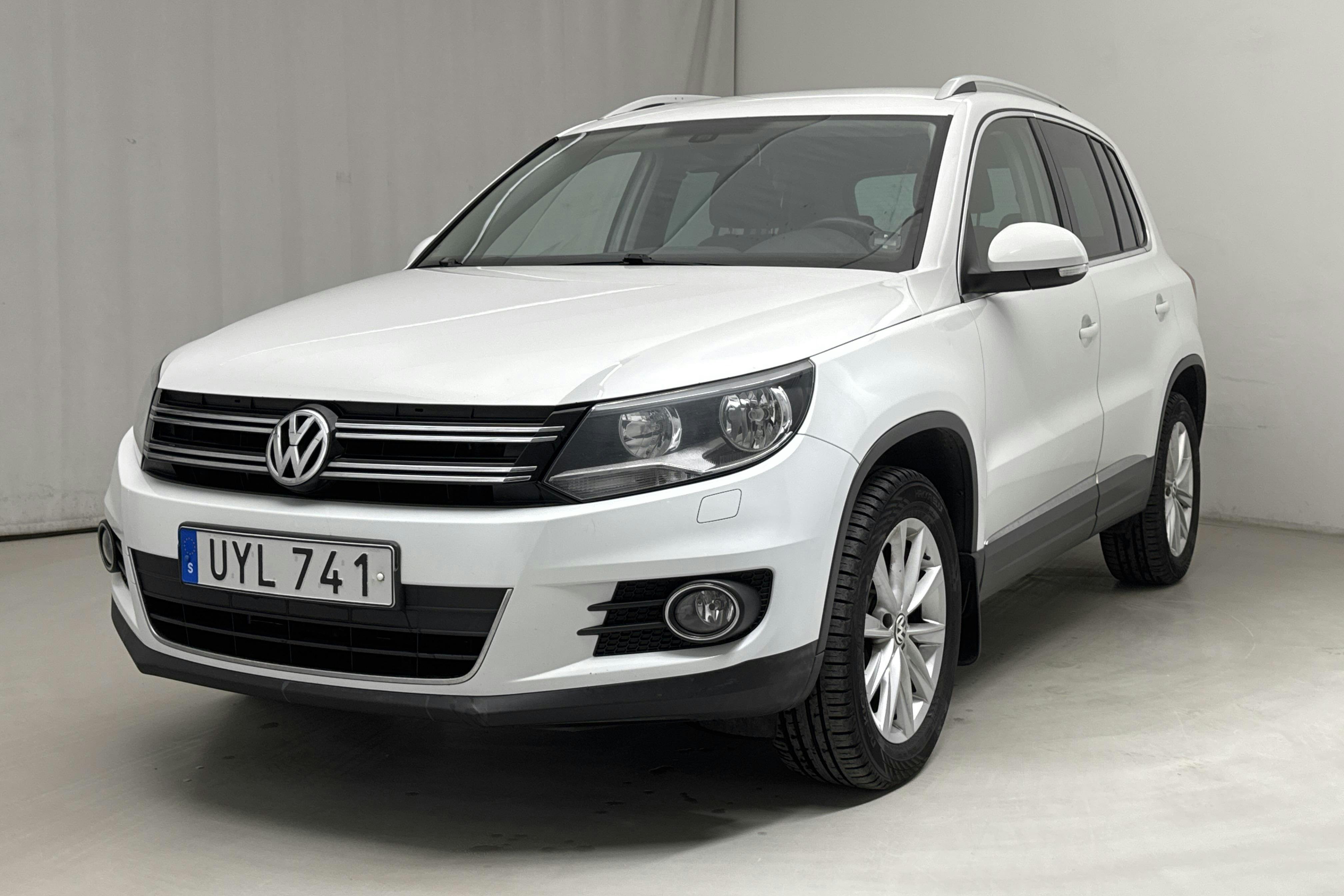 VW Tiguan 2.0 TDI 4MOTION BlueMotion Technology (177hk) - 139 300 km - Automatyczna - biały - 2014
