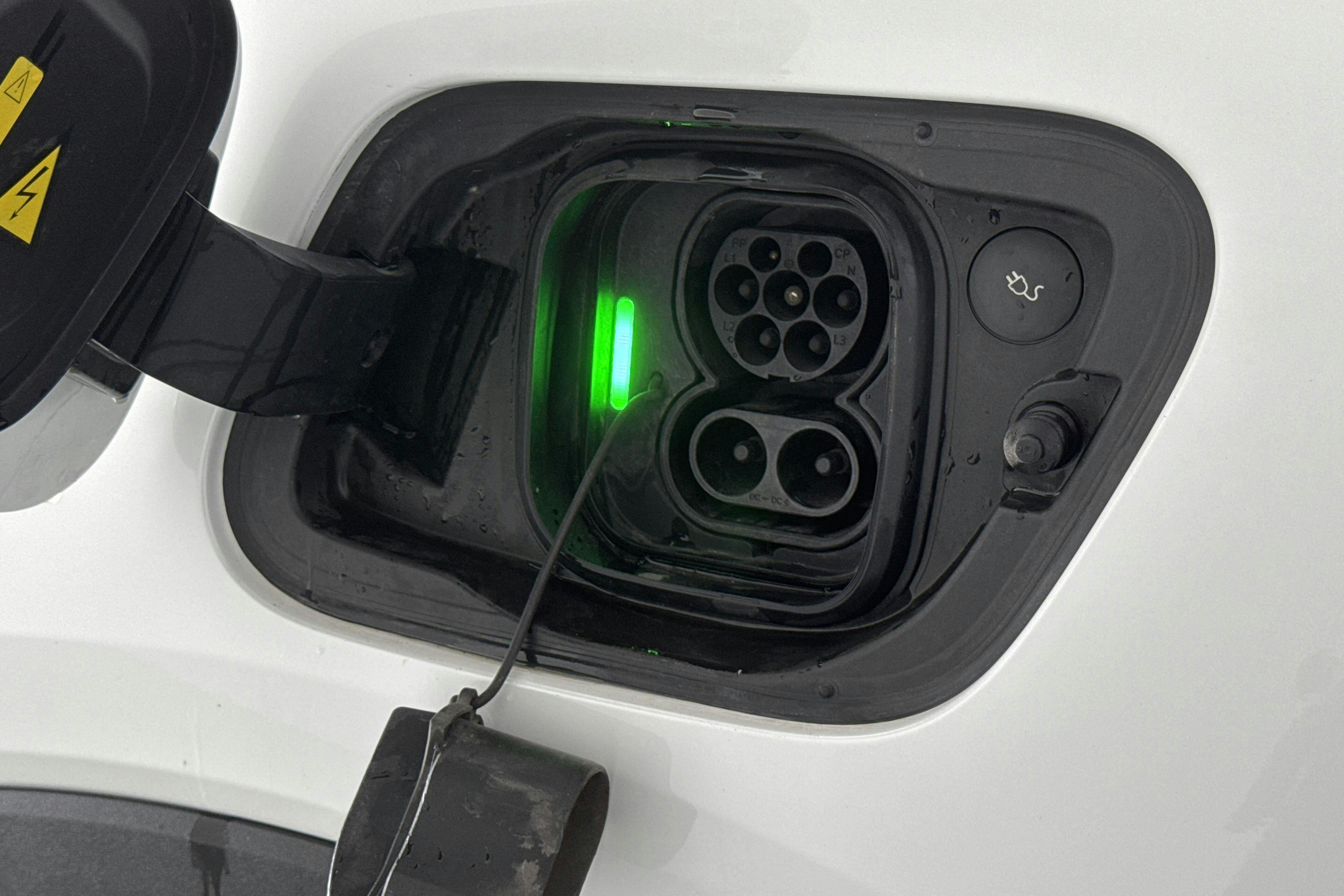 Volvo XC40 P6 Recharge (231hk) - 12 497 mil - Automat - vit - 2022