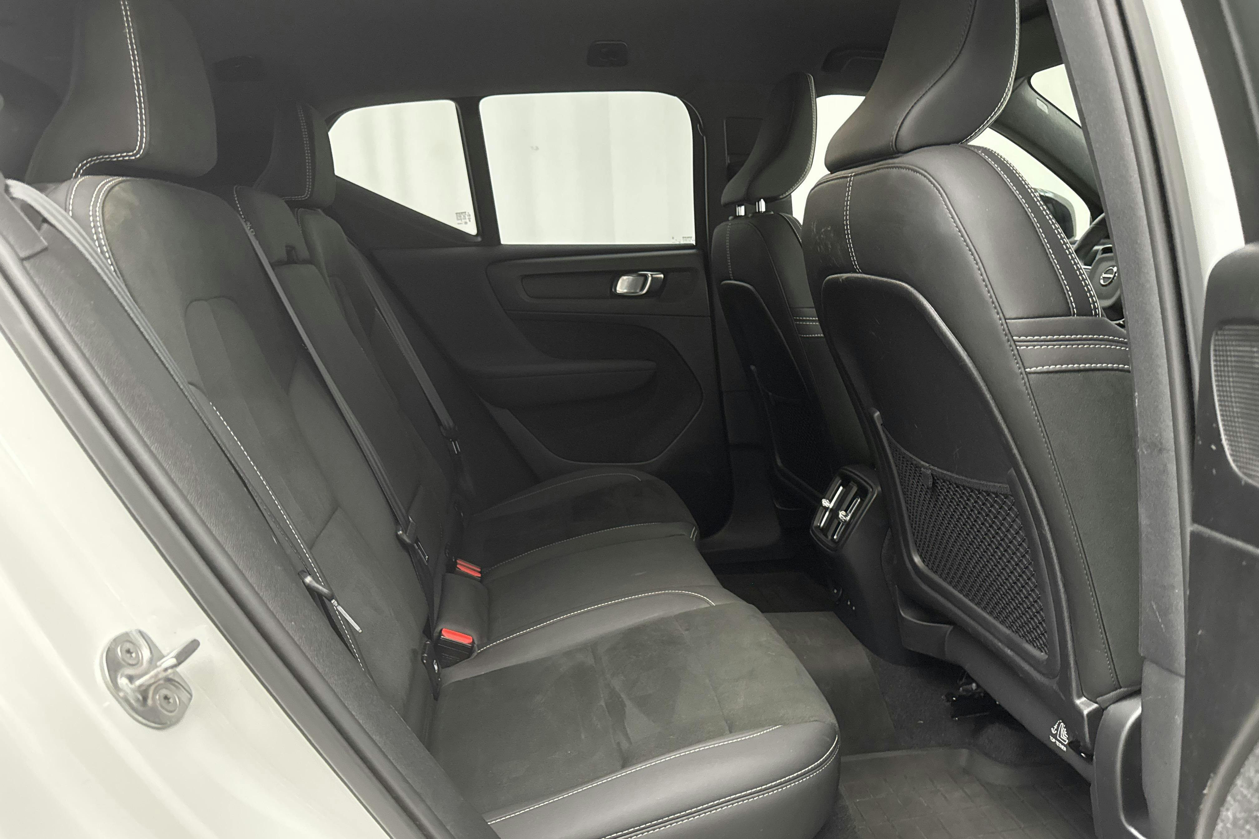 Volvo XC40 P6 Recharge (231hk) - 12 497 mil - Automat - vit - 2022