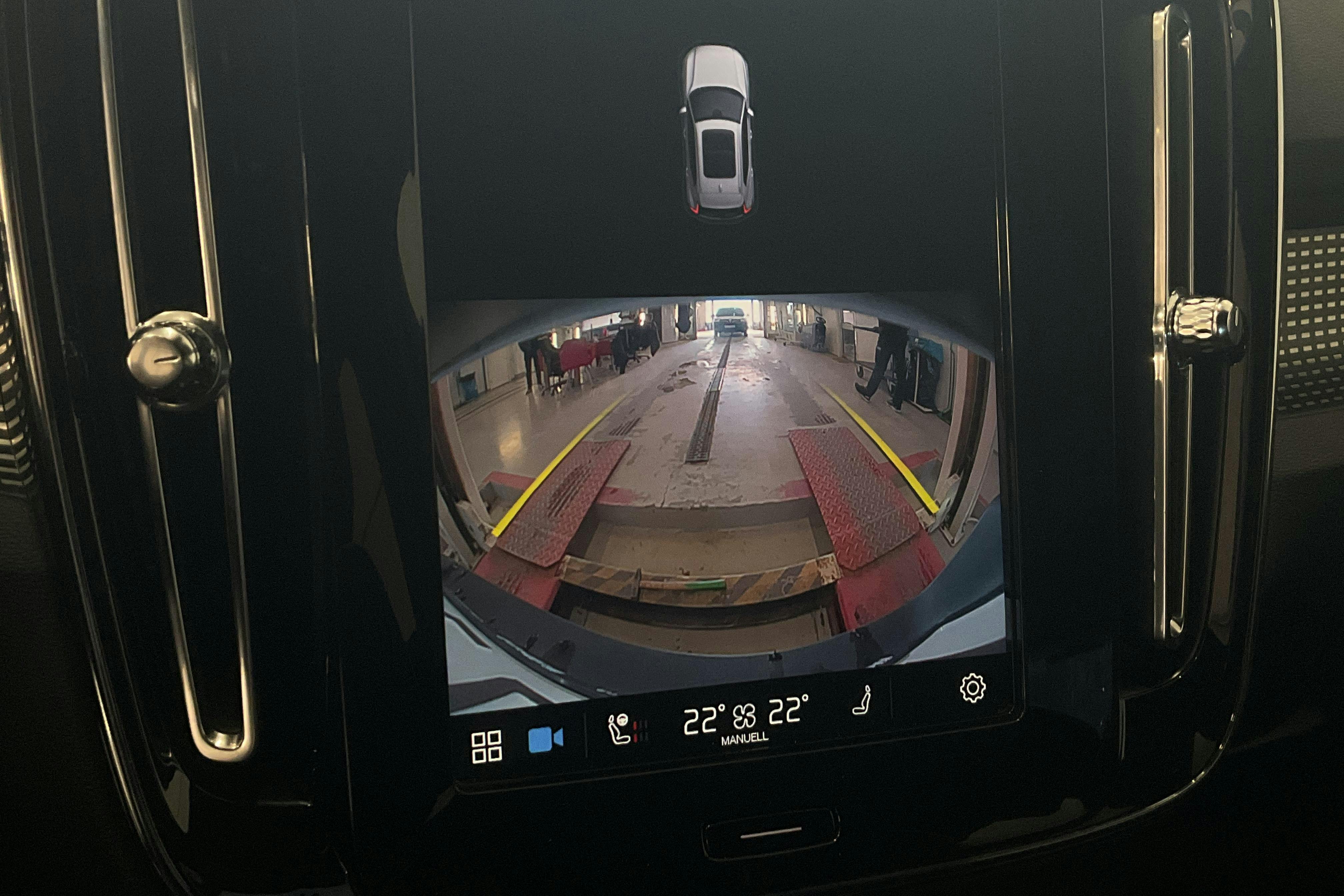 Volvo XC40 P6 Recharge (231hk) - 12 497 mil - Automat - vit - 2022
