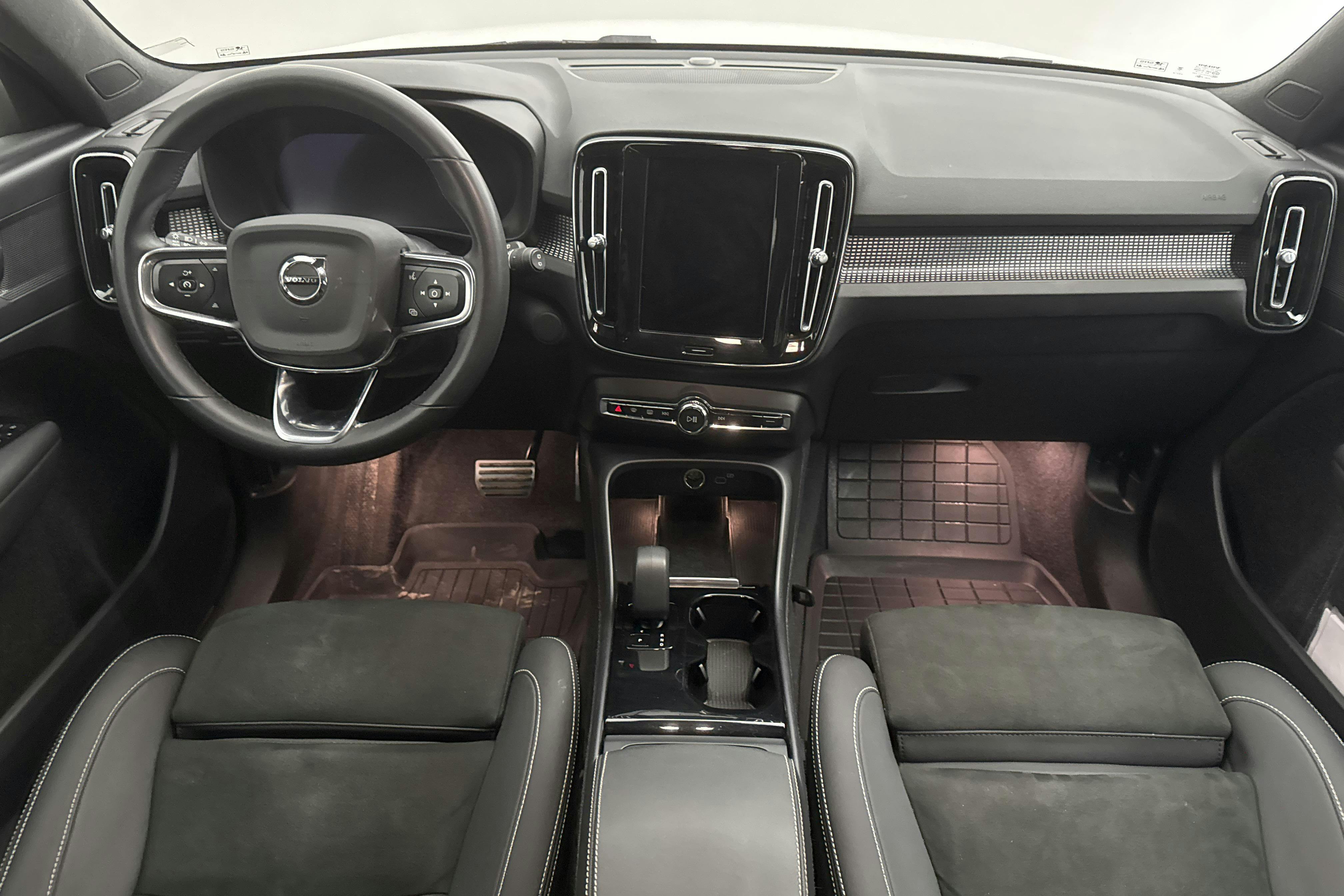 Volvo XC40 P6 Recharge (231hk) - 12 497 mil - Automat - vit - 2022